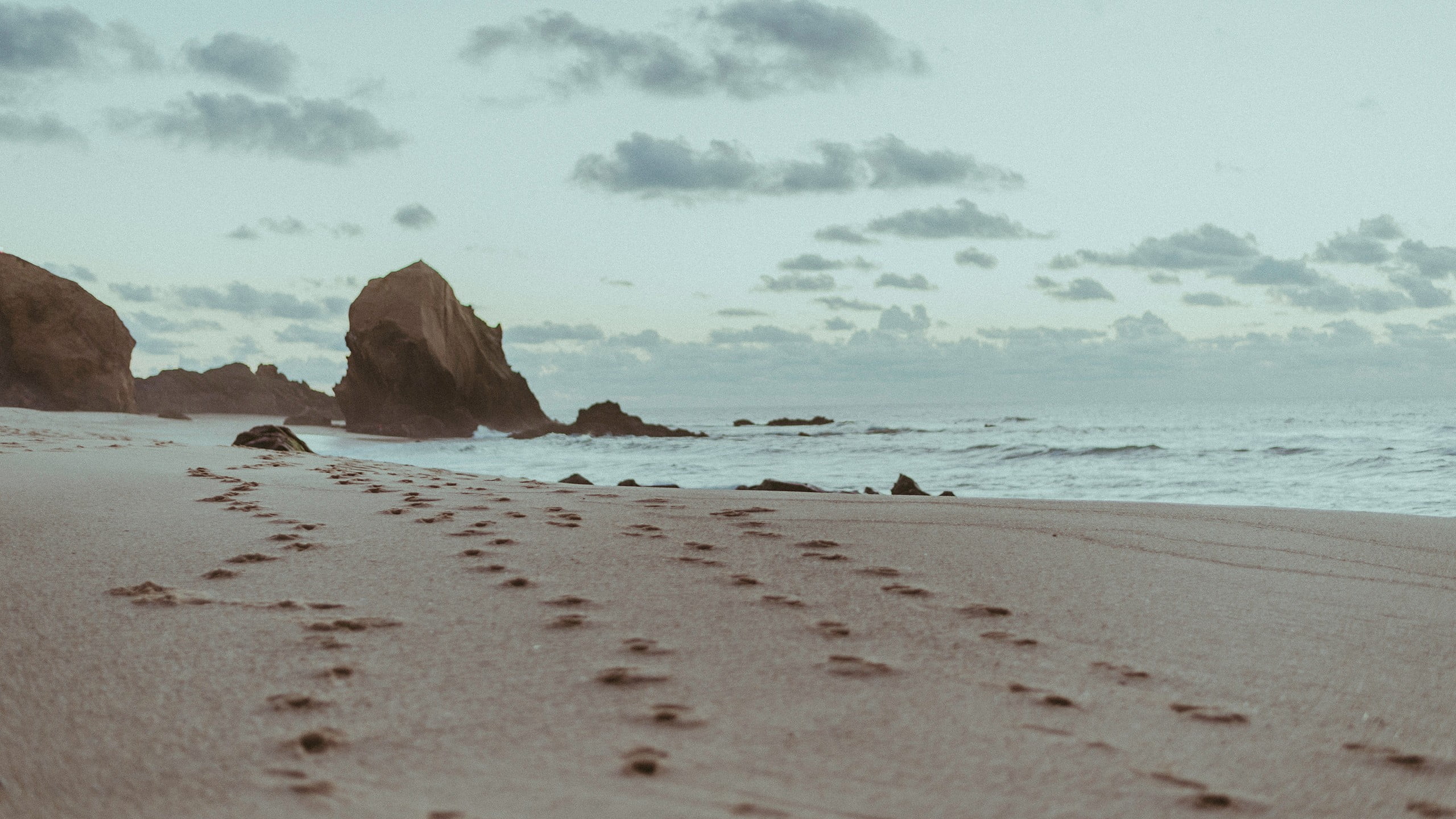 no people, solid, footprints, nature, cloud - sky, tranquility, beauty in nature, coastline, grey, water, sand, scenics - nature, motion, beach, rock - object, HD Wallpaper