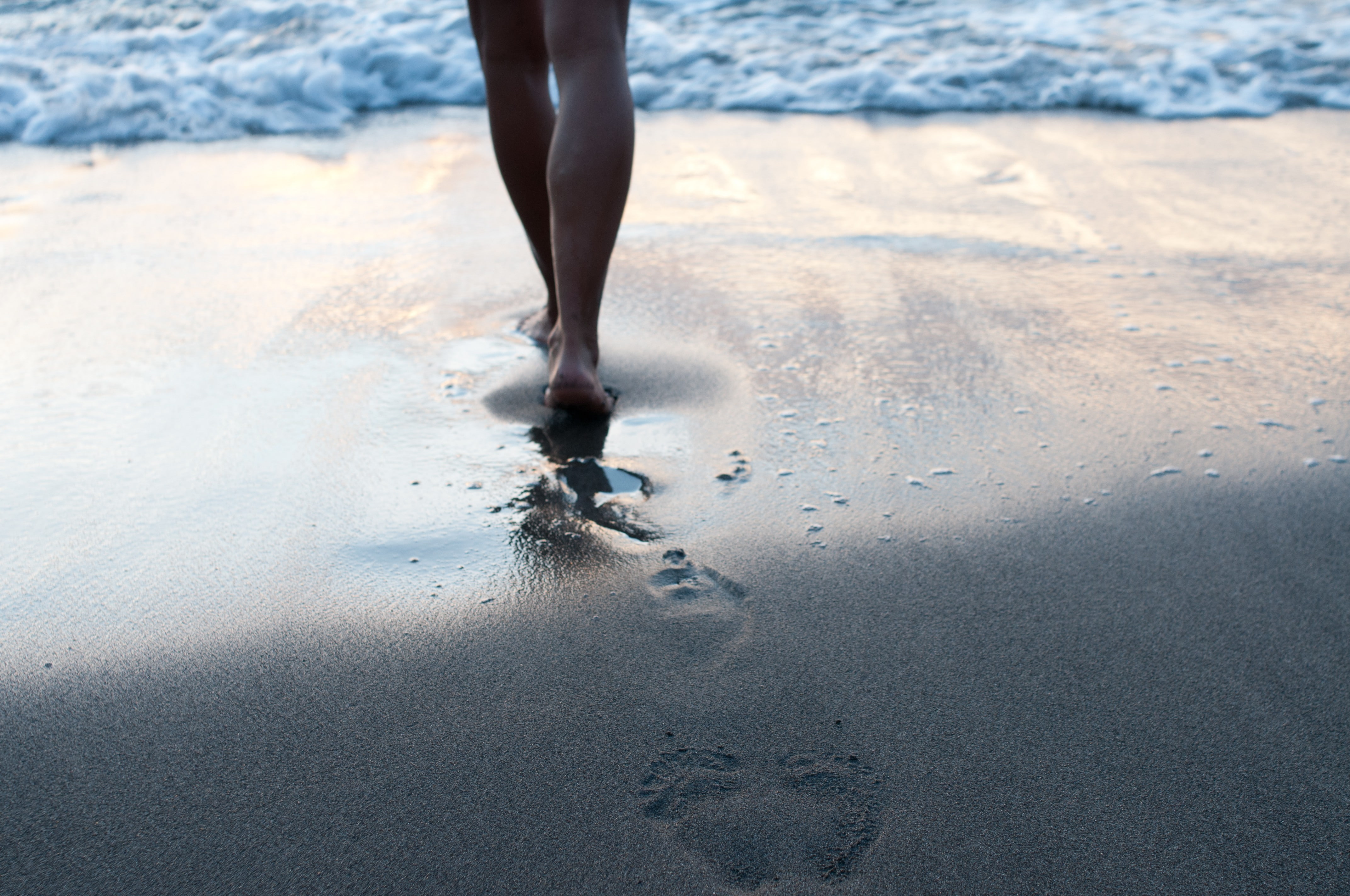 women, beach, footprints, 4K, HD Wallpaper