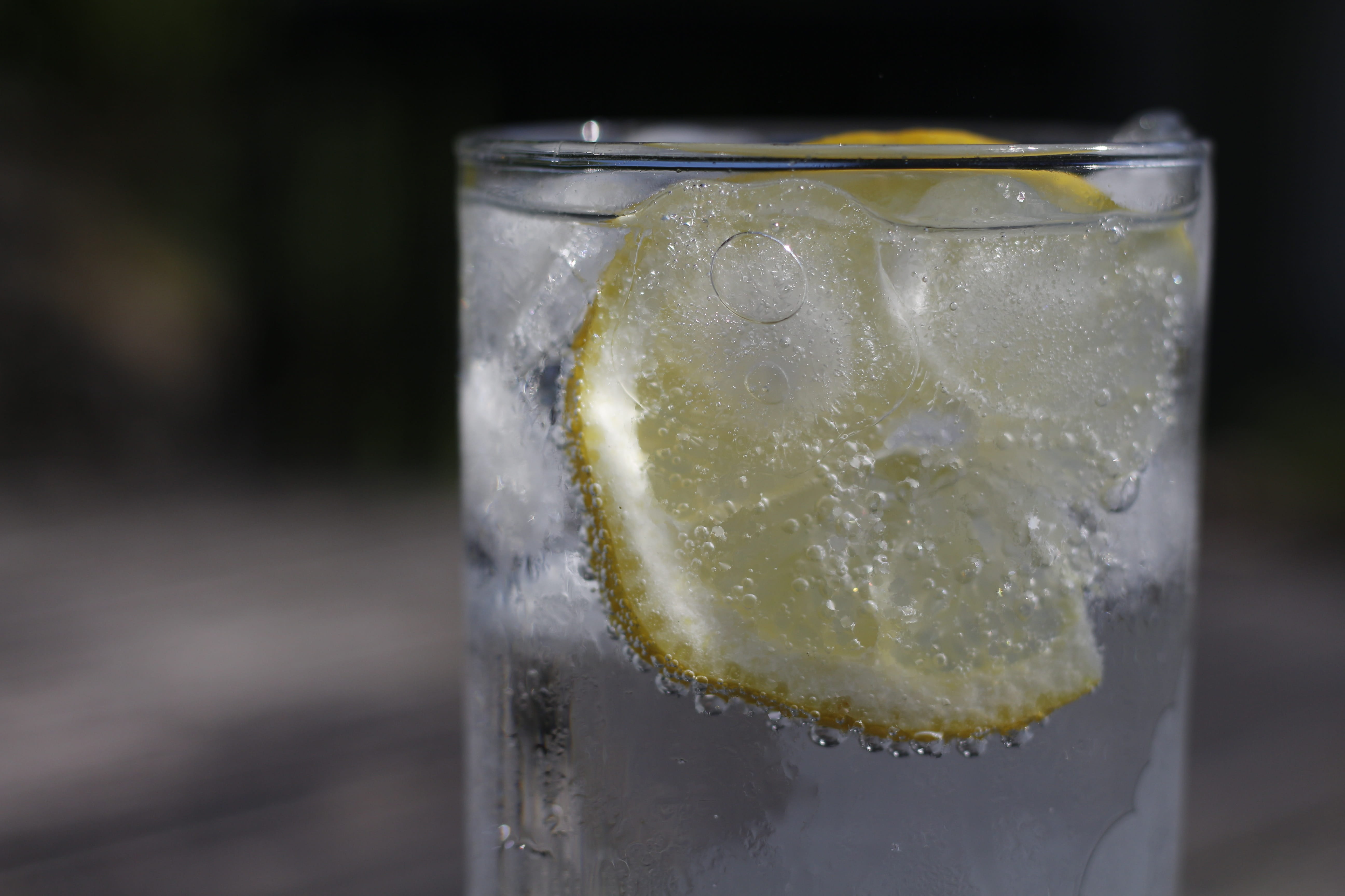indoors, 5K, delicious, fruity, wood, cocktail, glass carafe, tropical drink, gin, blubber, Drink, cold temperature, close-up, drinking, carbonated, eat, HD Wallpaper