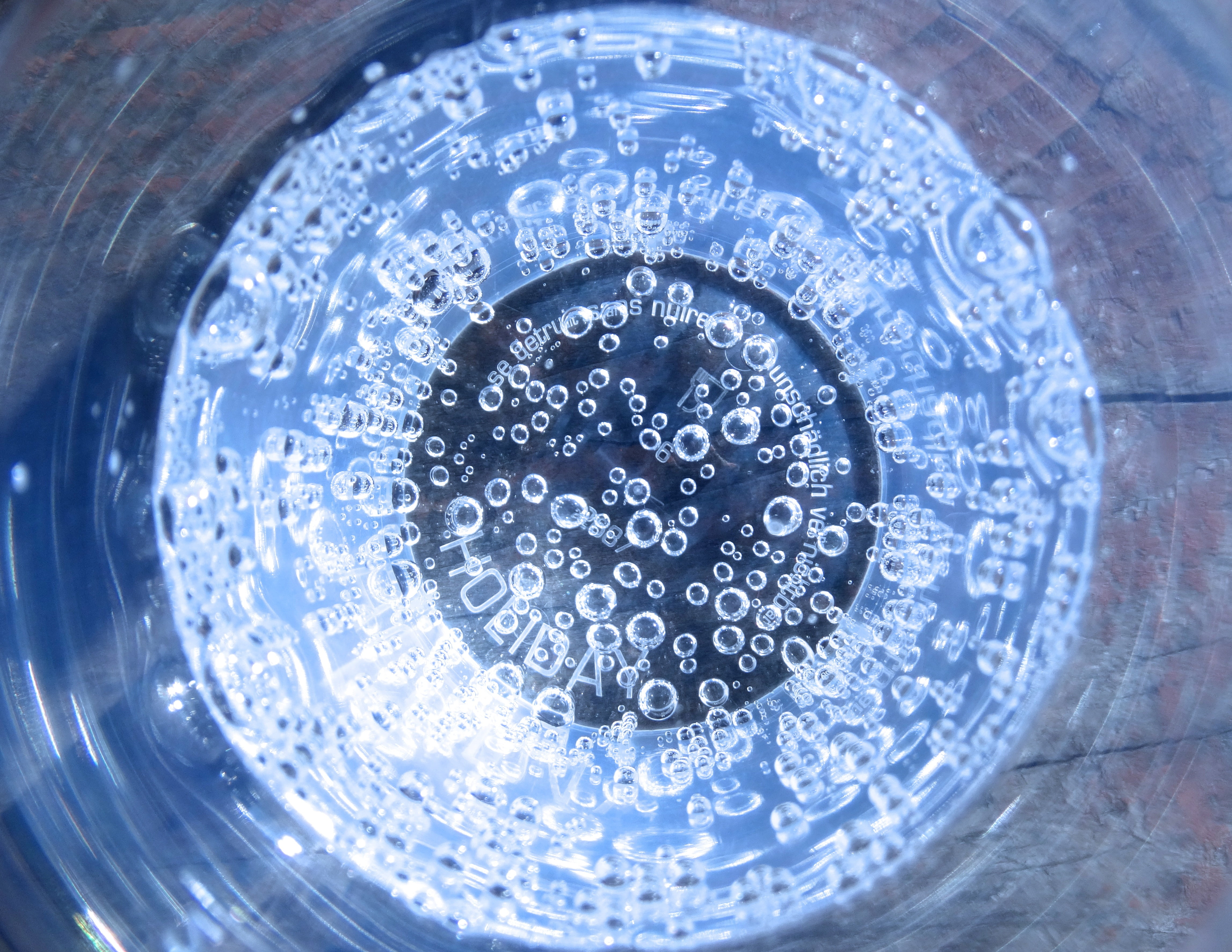 close-up, transparent, purity, blue, air bubbles, shape, drop, bubble, 4K, backgrounds, drinking water, trinkbecher, geometric shape, shiny, technology, HD Wallpaper