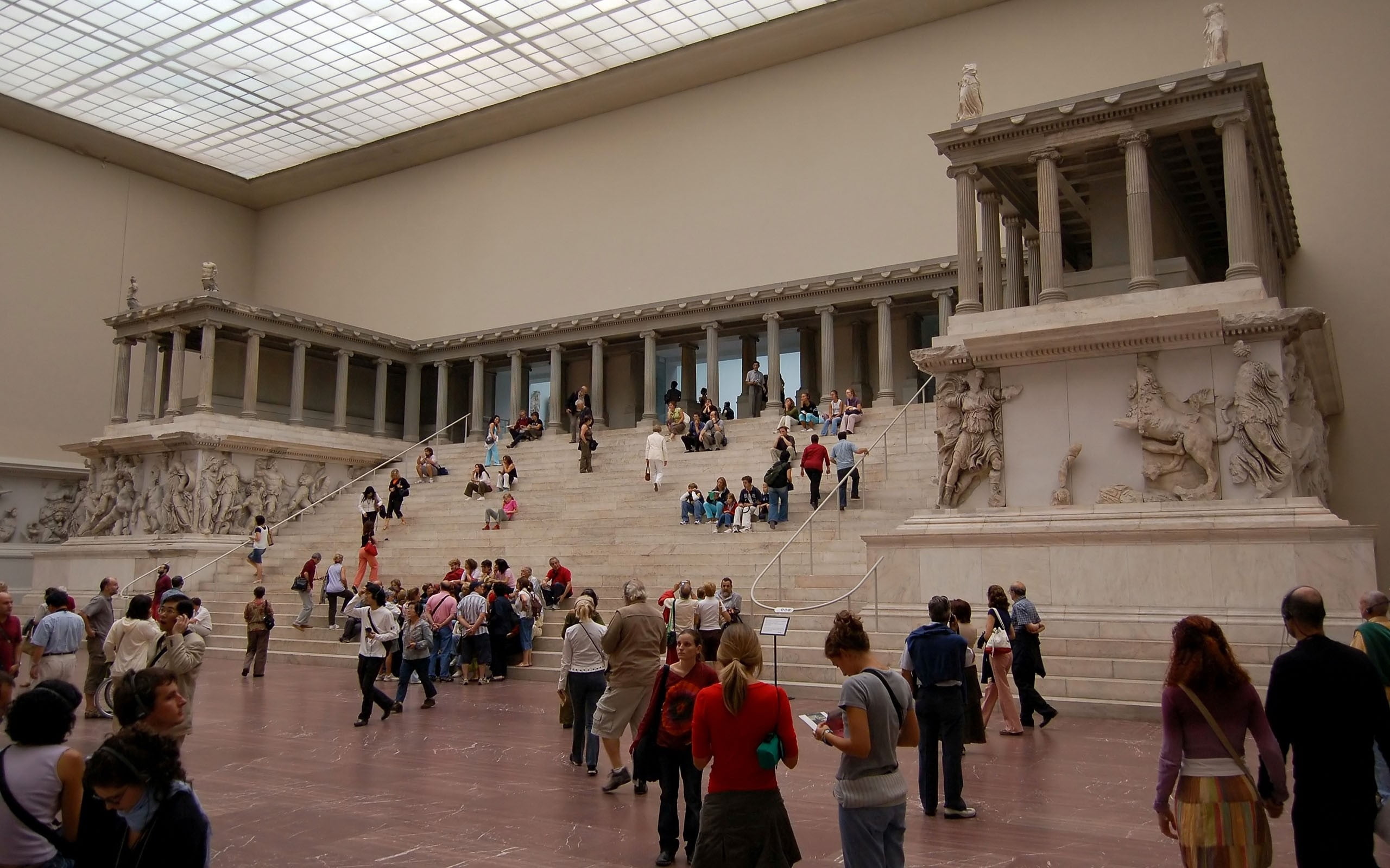 architecture, travel Destinations, lifestyles, visitors, adult, outdoors, city, 2K, women, cultures, leisure activity, real people, architectural Column, HD Wallpaper