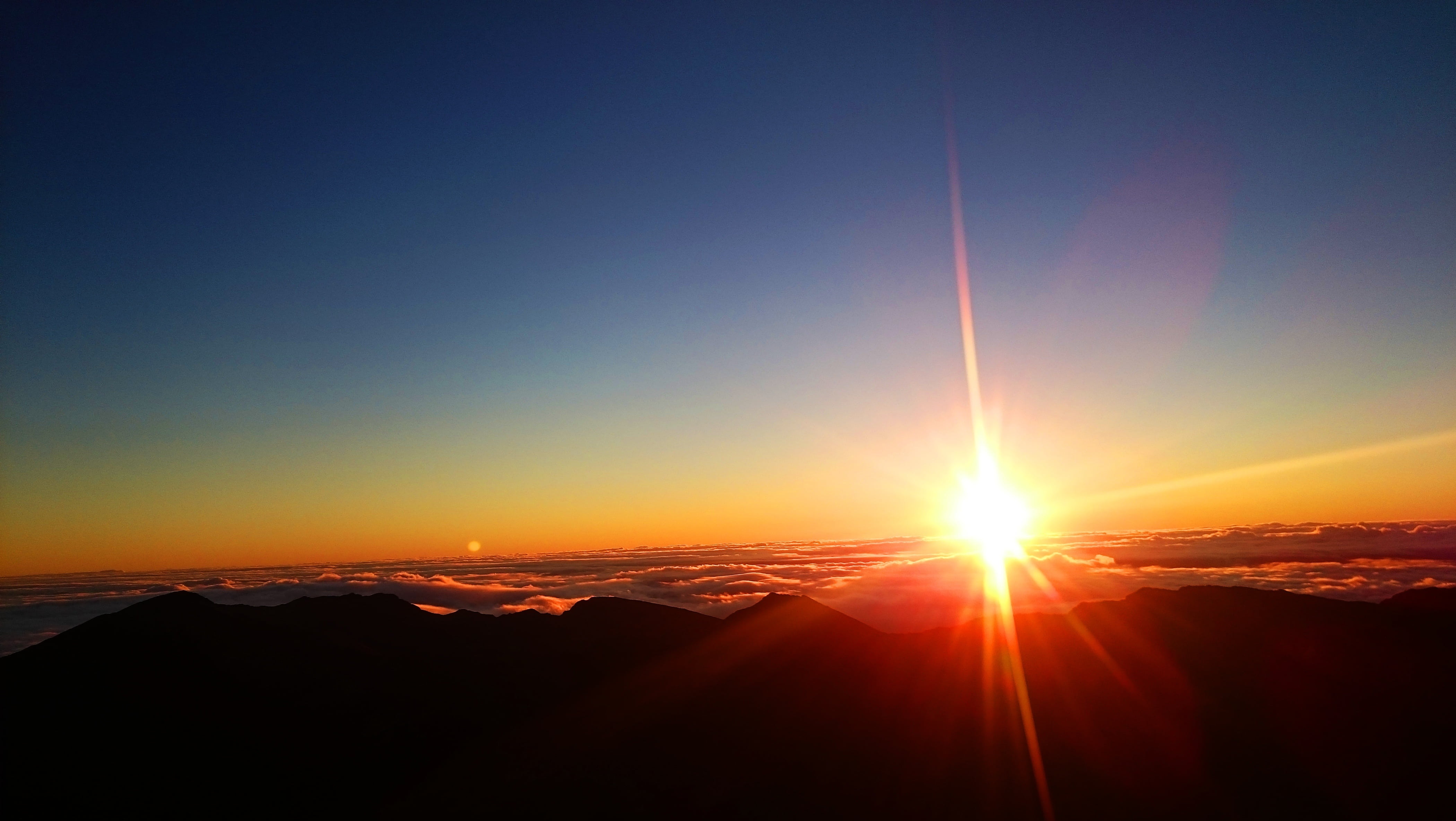 copy space, idyllic, sunlight, outdoors, hawaii, orange color, view, scenics, horizon, sunrise, mountain, sky, sun, lens flare, haleakala, cloud - sky, HD Wallpaper