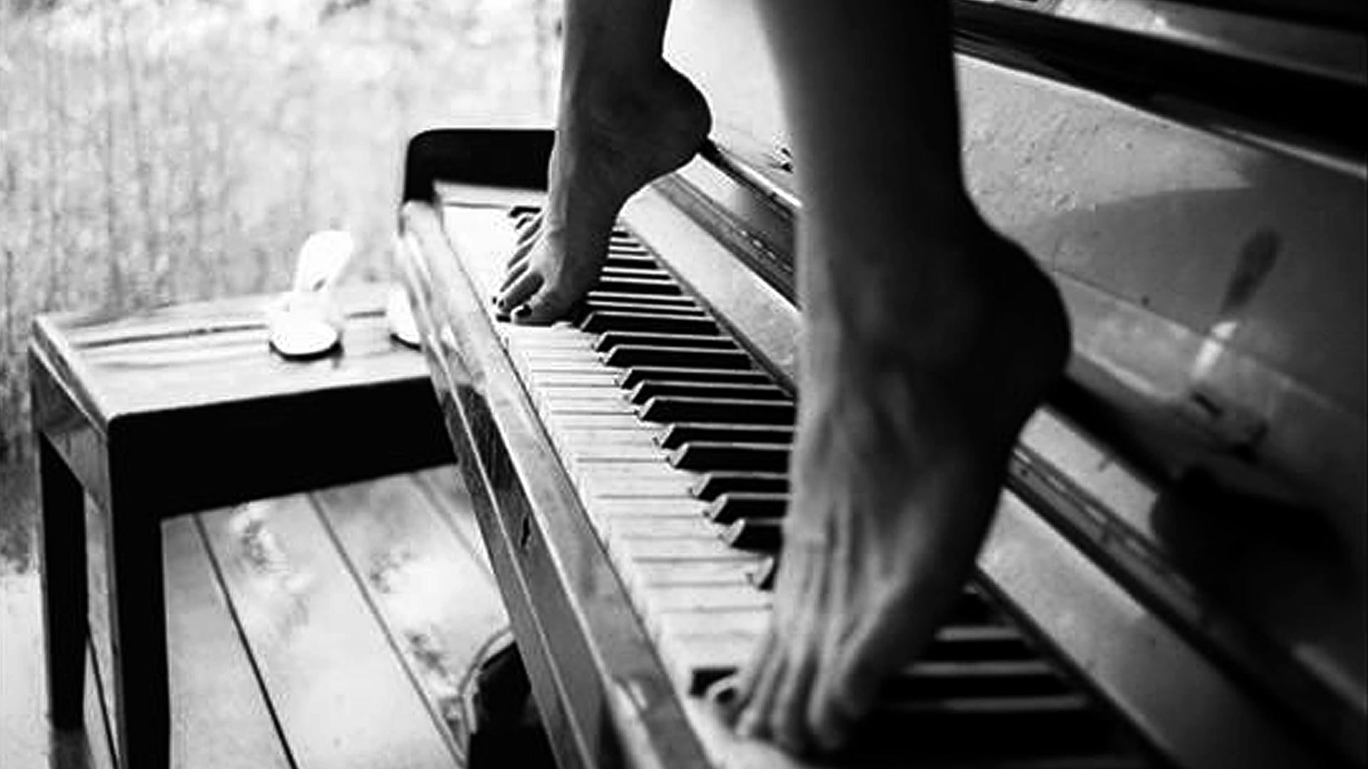 black and white, piano, 3d and abstract, photography, woman, feel, 1080P, feet, toes, photoshop, HD Wallpaper