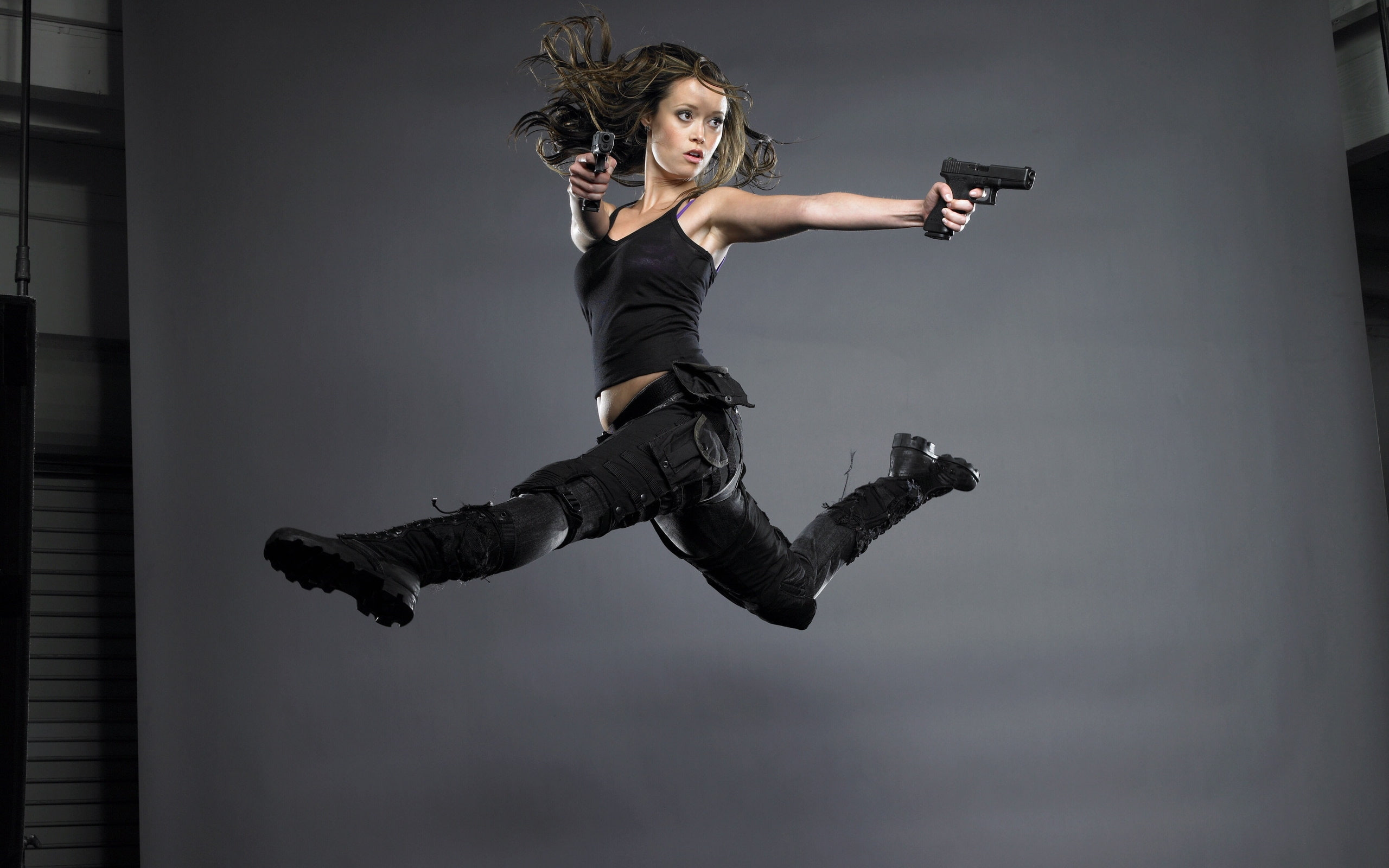 dancer, 2K, actress, hollywood actresses, summer, glau, guns, celebrity, summer glau, HD Wallpaper