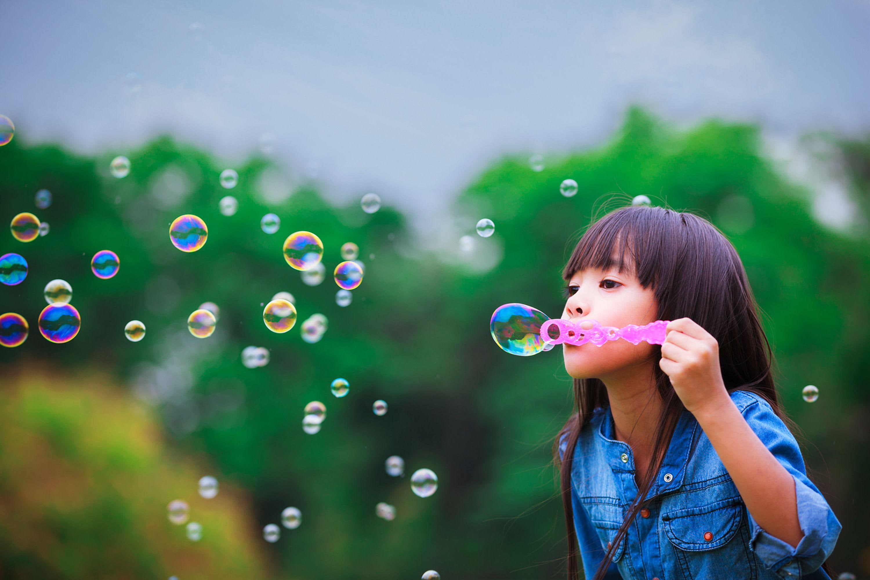child, child girl, 2K, bubbles, 3000x2000, girl, blowing, HD Wallpaper