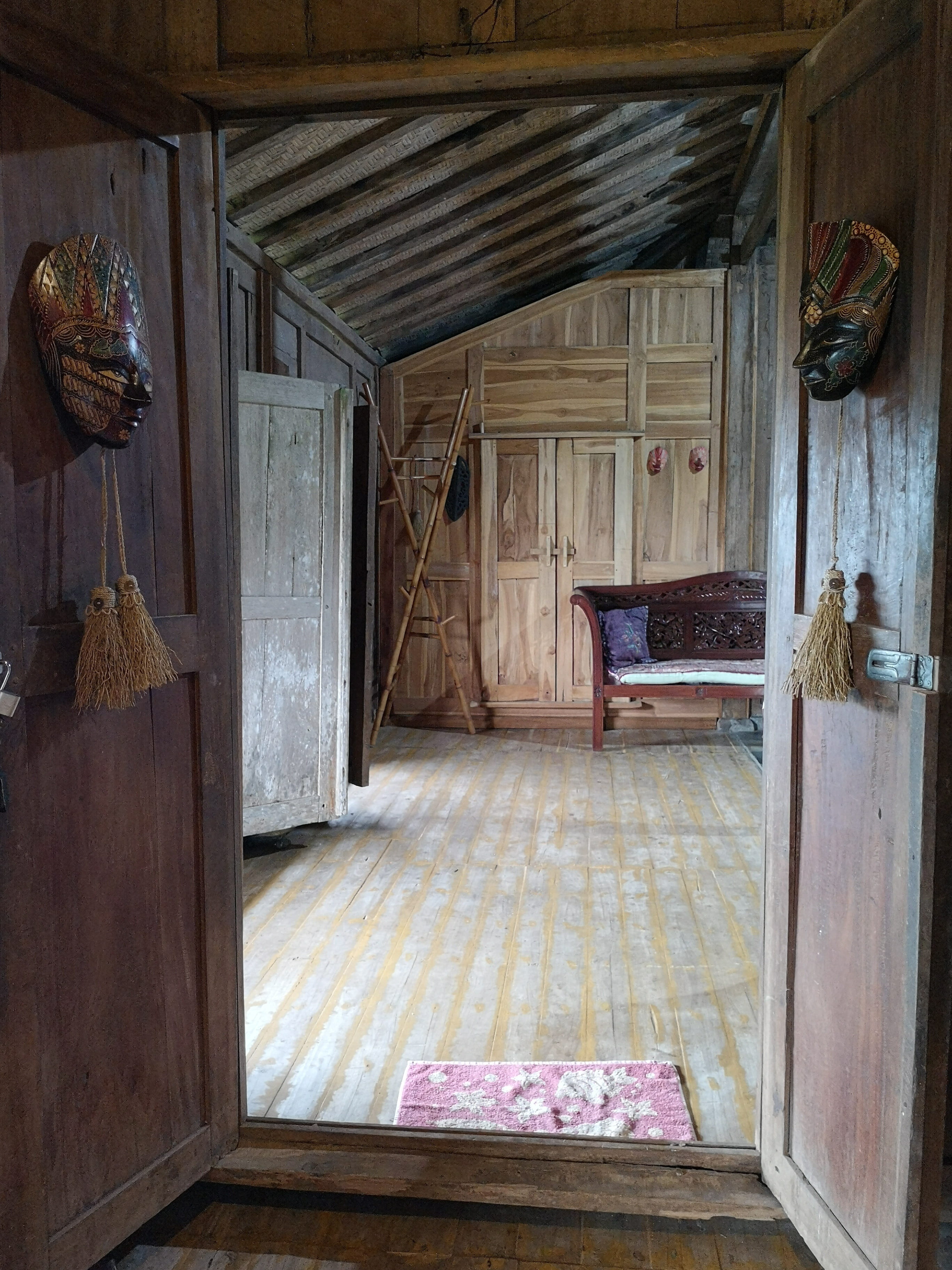 furniture, wooden, history, ceiling, heritage, building, java, domestic room, door, home interior, decoration, no people, deterioration, indonesia, entrance, Phone HD Wallpaper