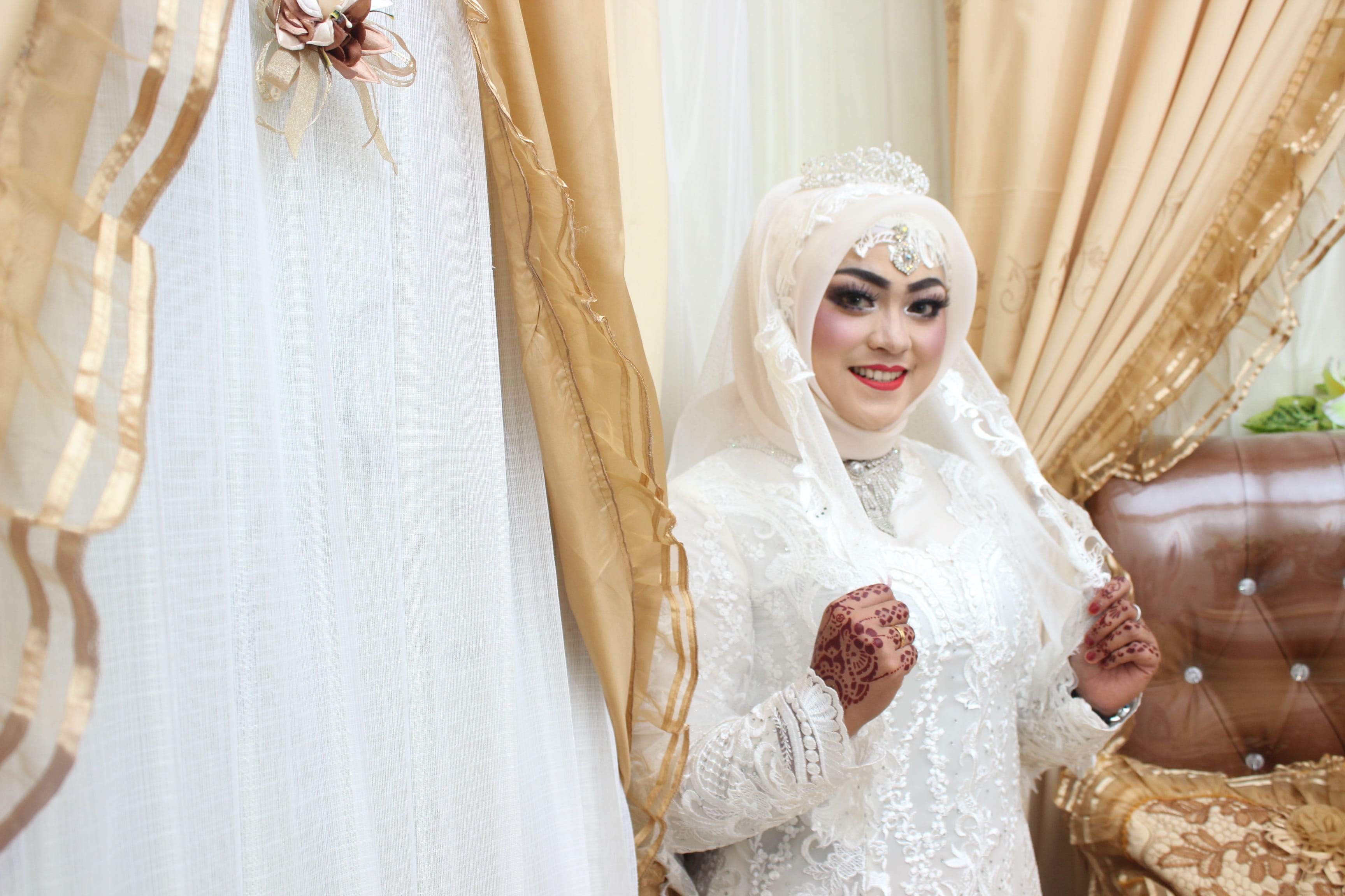 women, beauty, palace, young adult, model, adult, bride, indoors, minang, beautiful woman, west sumatra, veil, life events, light, wedding dress, positive emotion, HD Wallpaper