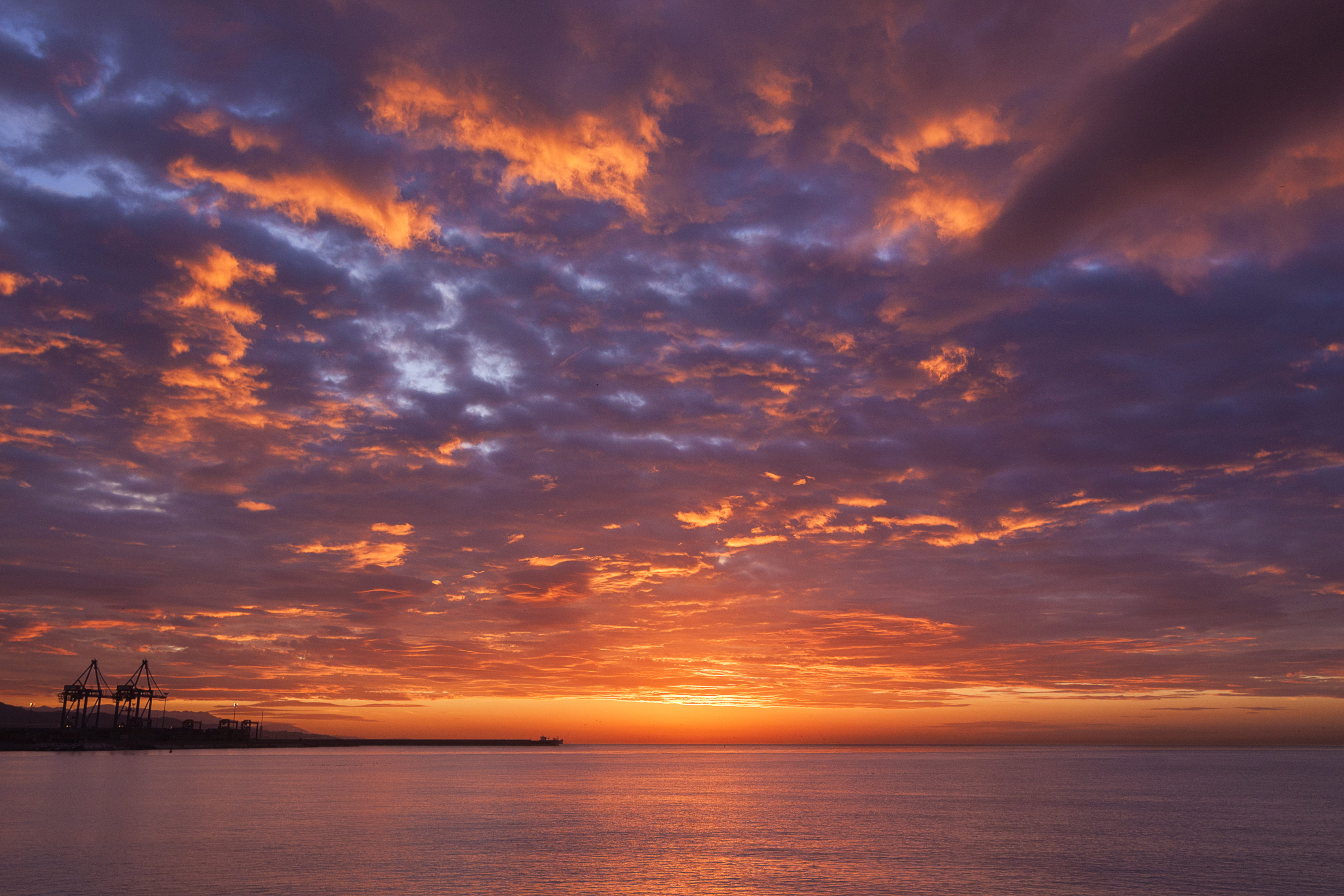 playa de huelin, nature, 4K, tranquility, huelin, nubes, tranquil scene, spain, water, no people, sky, cielo, horizon over water, dramatic sky, reflection, HD Wallpaper