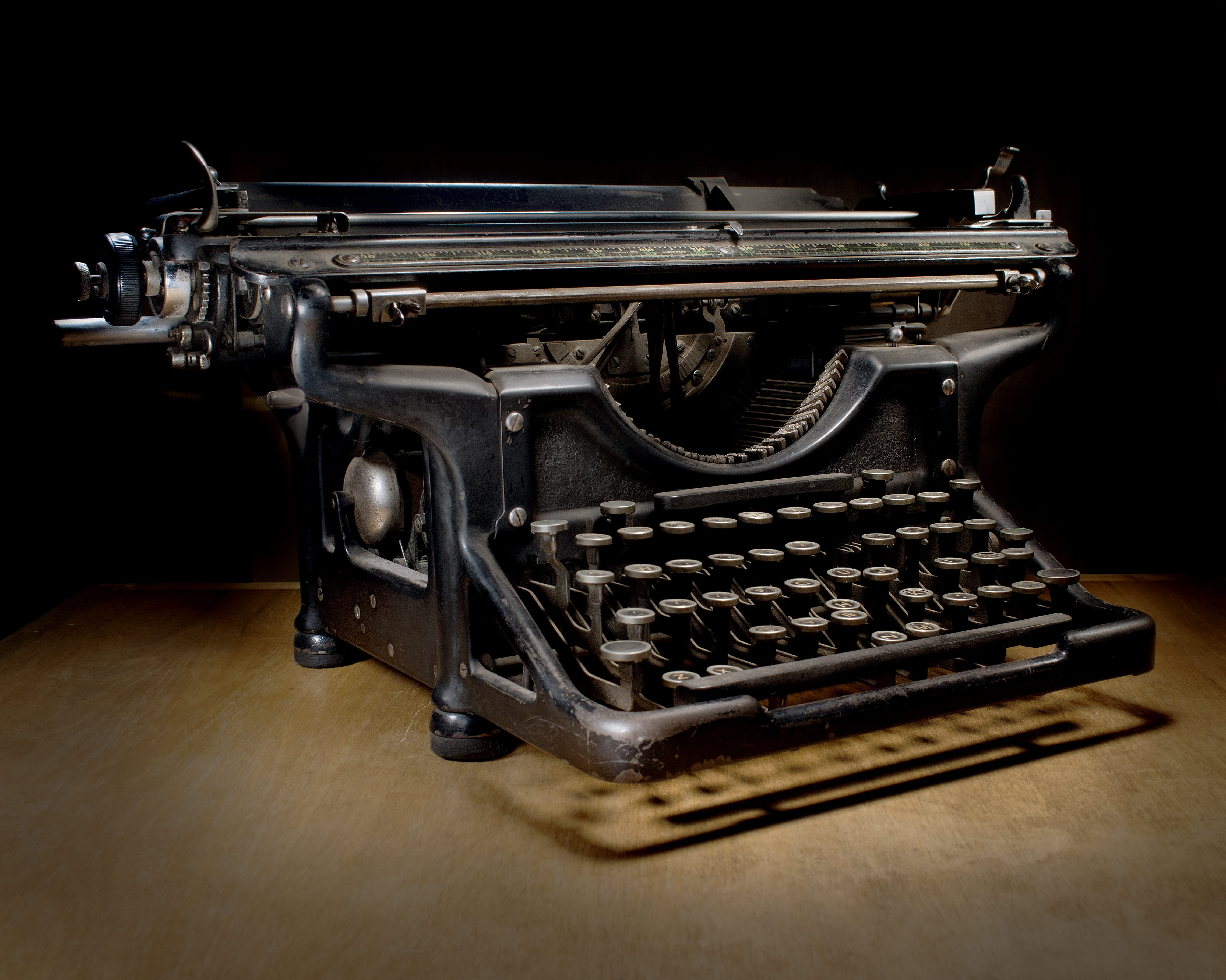 bahía blanca, vintage, the past, studio shot, argentina, single object, nostalgia, metal, typewriter, machinery, black background, 4K, typewritter, indoors, HD Wallpaper