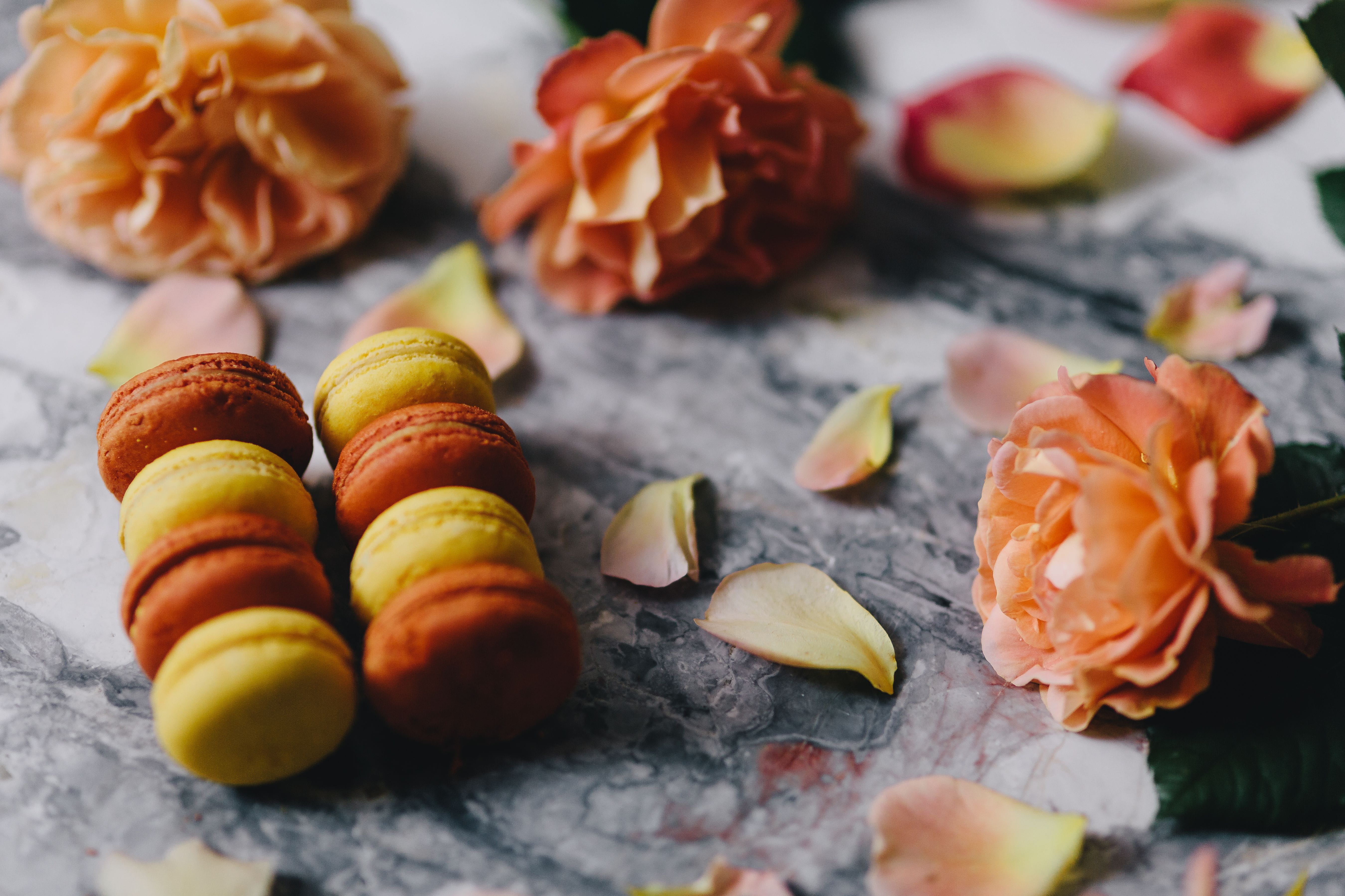 roses, food, flat, table, marble table, dessert, leaf, close-up, flower, cookie, orange, variation, above, marble, selective focus, macarons, yellow, candy, HD Wallpaper