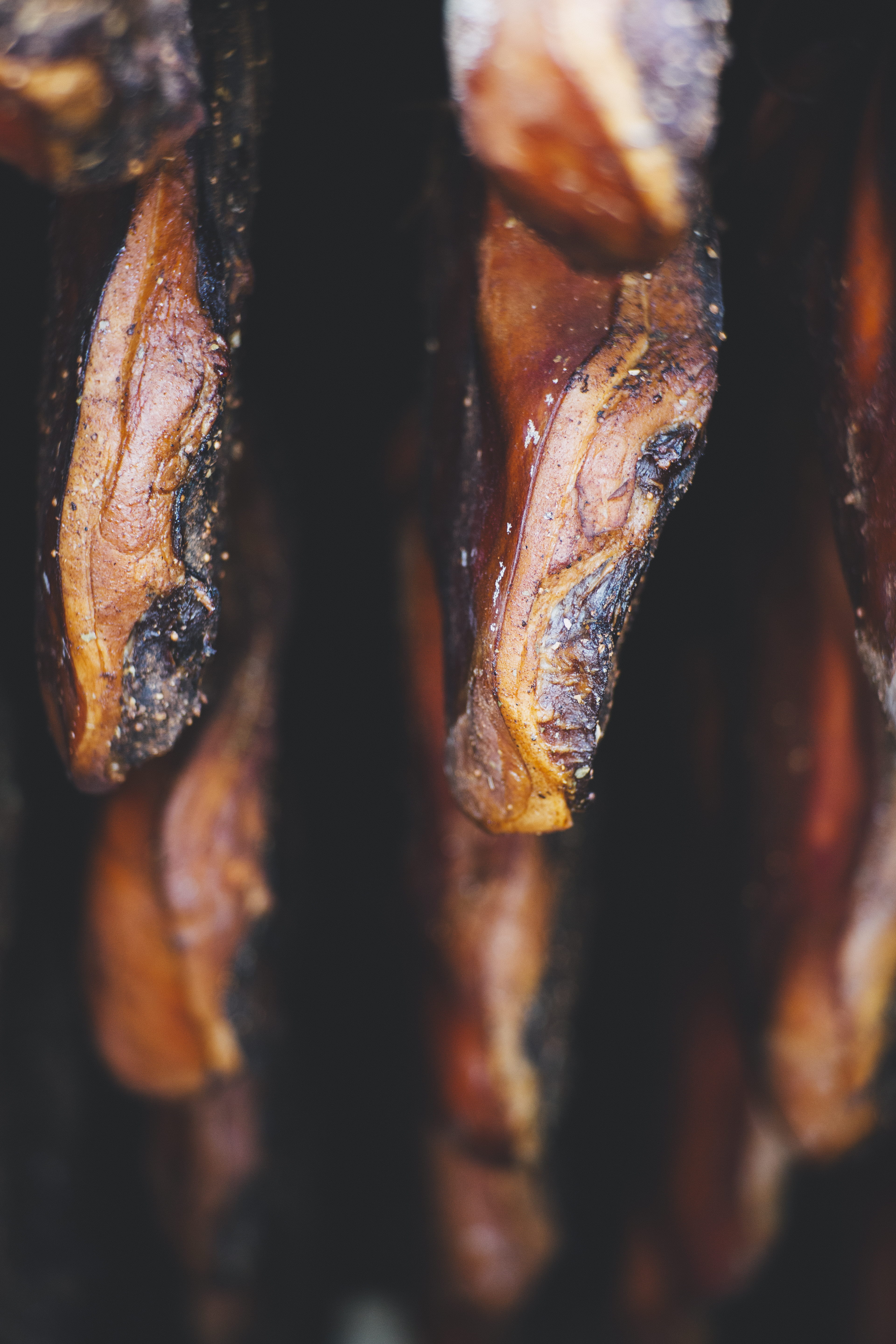 eating, steak, 5K, selective focus, brown, ribs, human, backgrounds, jewelry, natural pattern, day, ornament, smoked ham, bbq, agate, south tyrol, food and drink, Phone HD Wallpaper