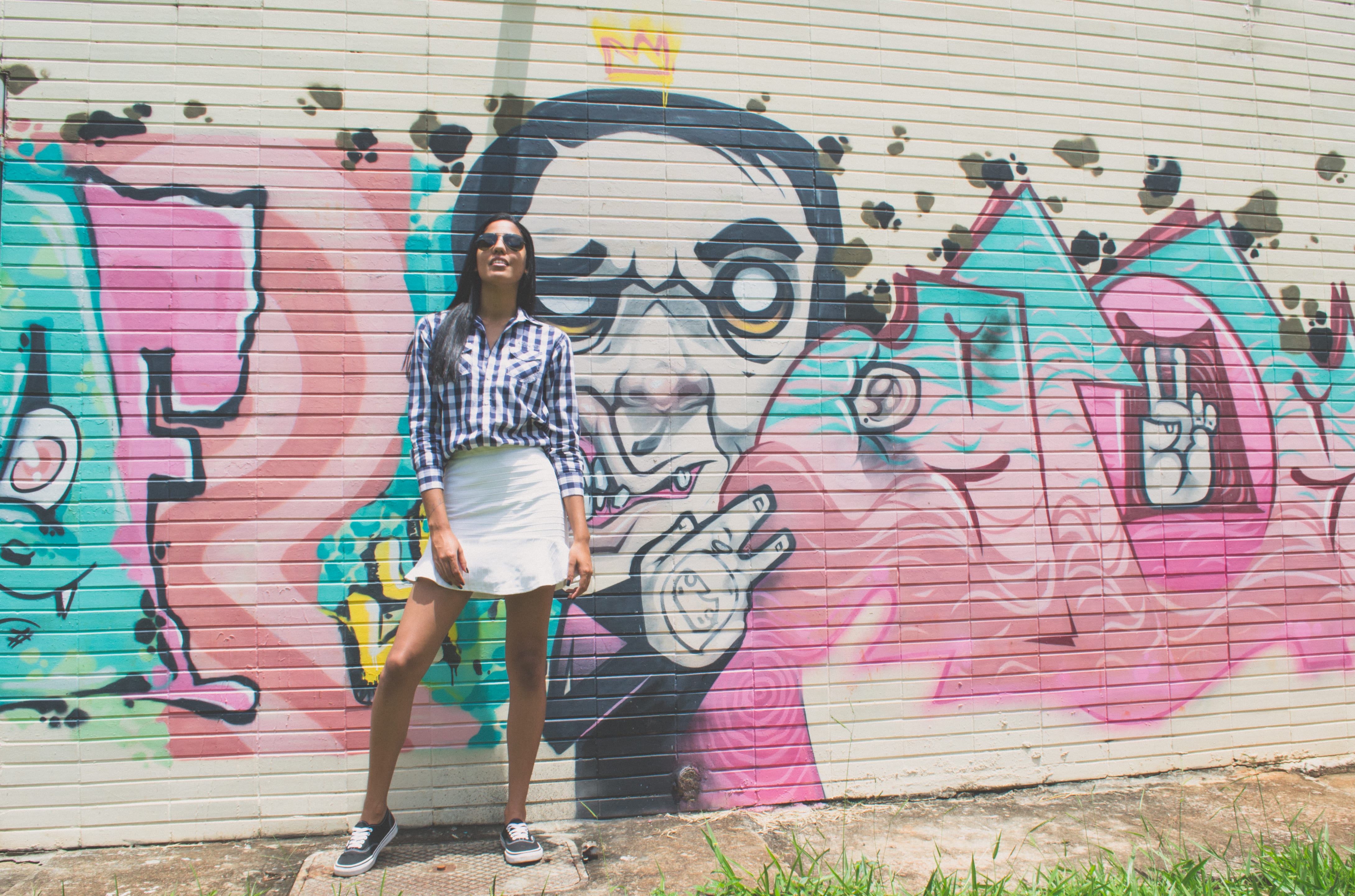 wall - building feature, girl, creativity, architecture, brick, mural, outdoors, graffiti, graphite, one person, day, building exterior, 4K, HD Wallpaper