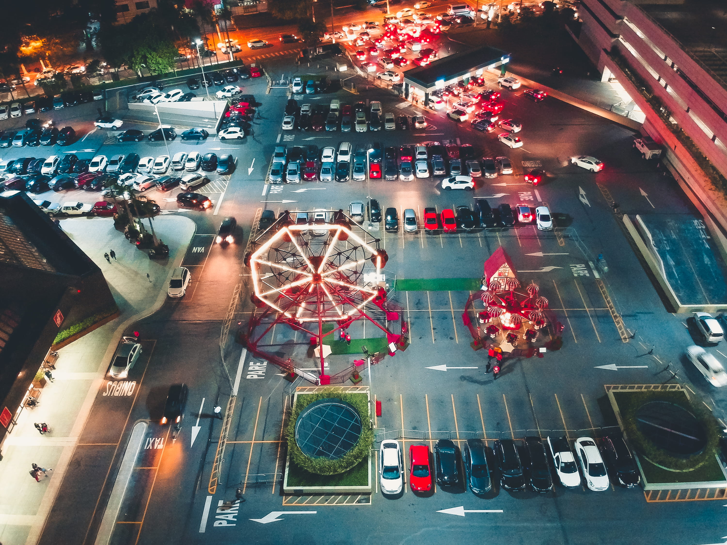 amusement ride, vehicles, lot, night, brazil, road, city, aerial, car, amusement park, city life, são paulo, long exposure, building, 2K, aerial vie, parkign, HD Wallpaper