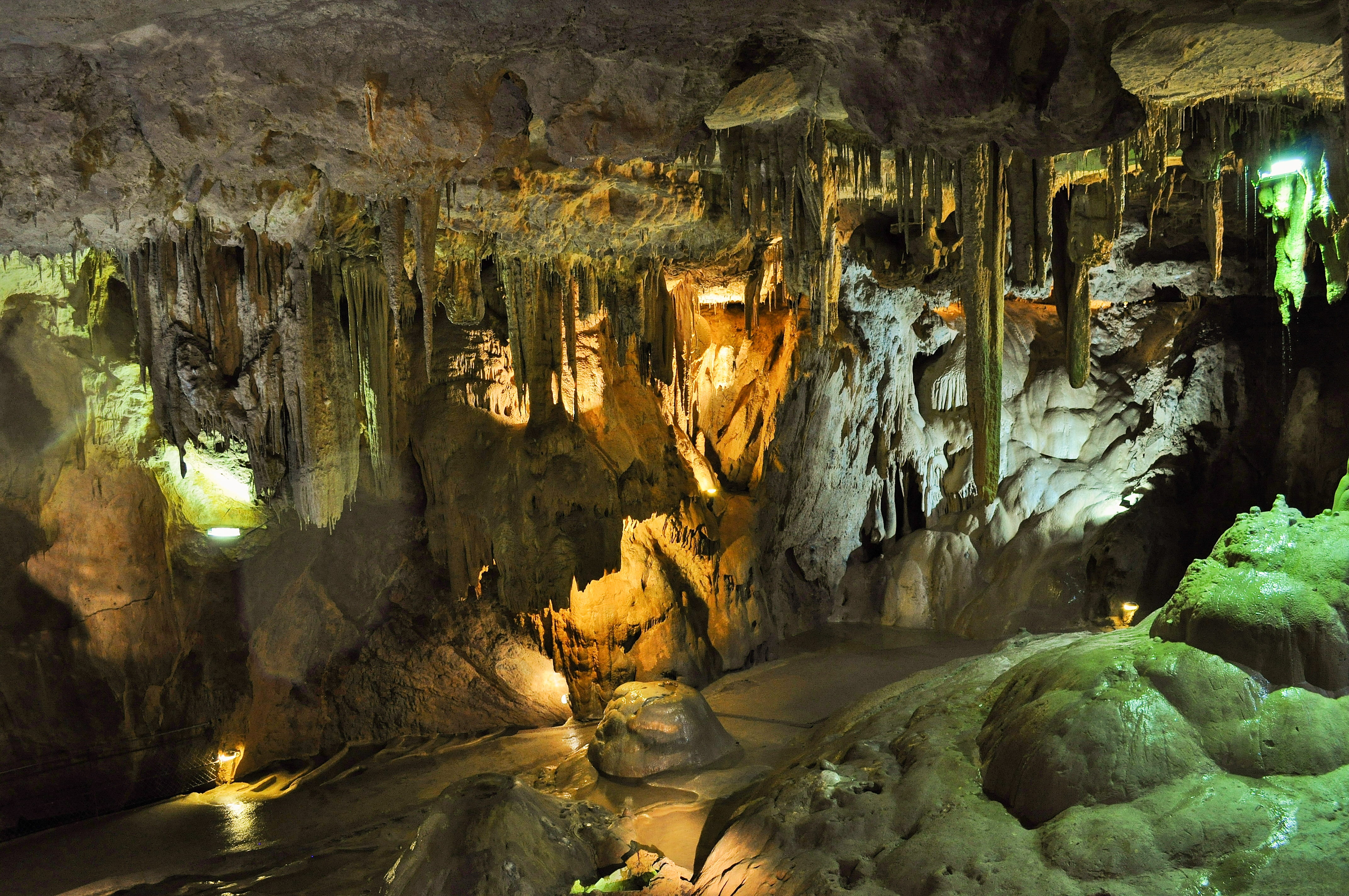 rocks, photography, grottes de bÃ©tharram, physical geography, geology, pyrÃ©nÃ©es-atlantiques, cave, beauty in nature, non-urban scene, limestone, water, HD Wallpaper