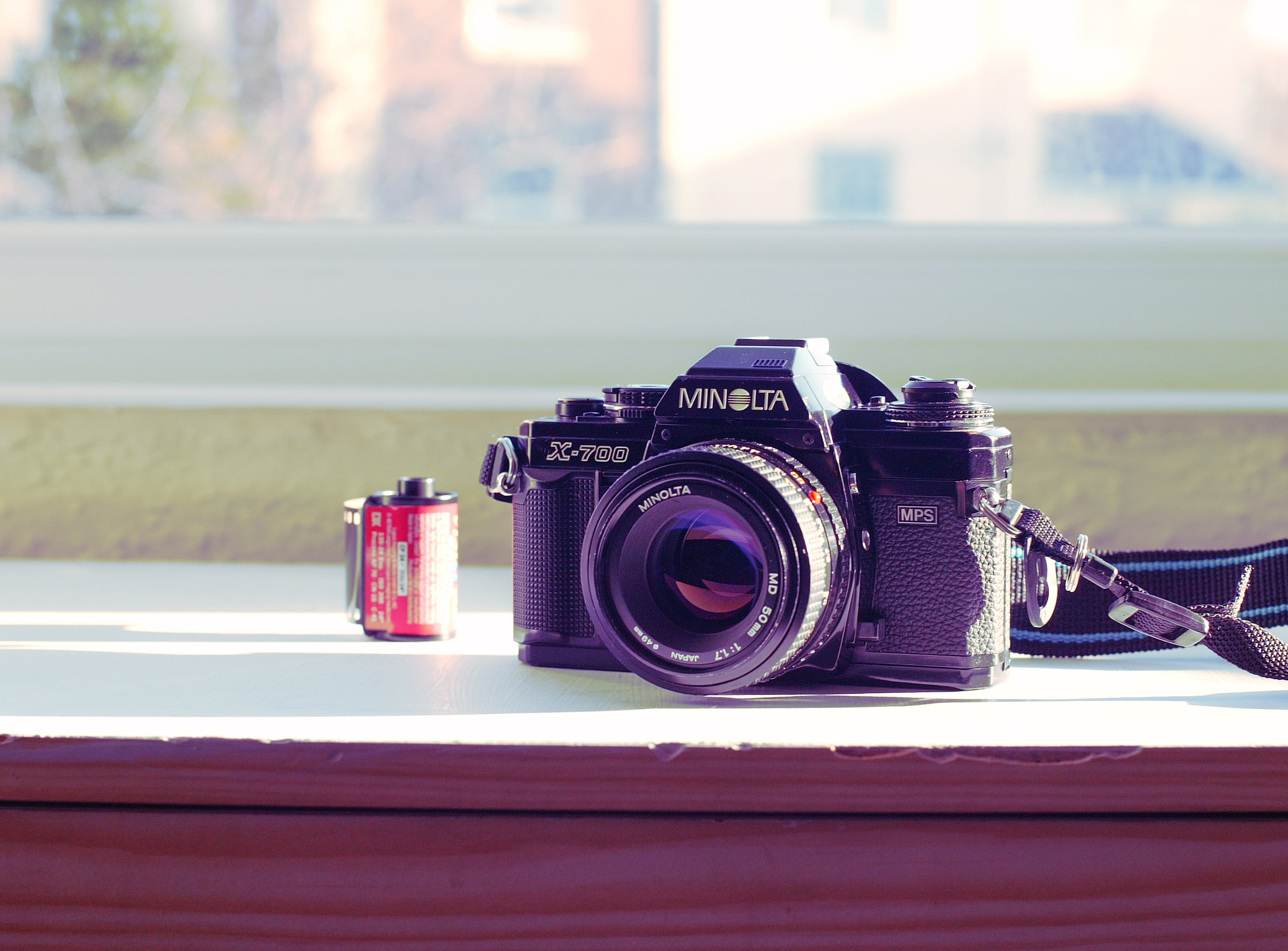 alive, dead, equipment, awesome, old-fashioned, board, 2K, curve, DSLR camera, near, Minolta X-700, custom, film, retro Styled, white board, tone, film camera, HD Wallpaper