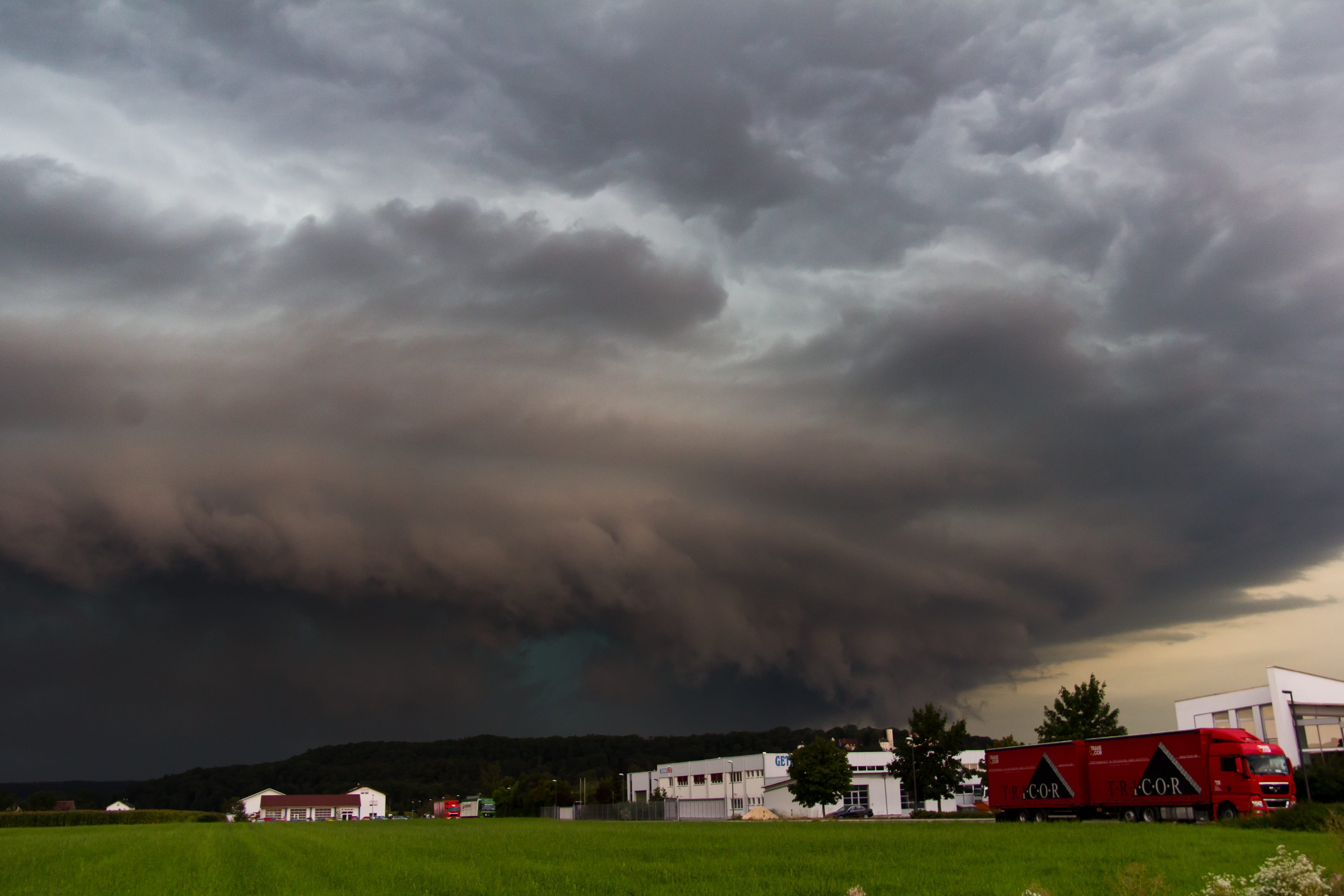 built structure, enormous, nature, architecture, cloud - sky, precipitate, ominous, sky, grass, cloud front, outdoors, storm hunting, hp-super cell, meteorology, HD Wallpaper