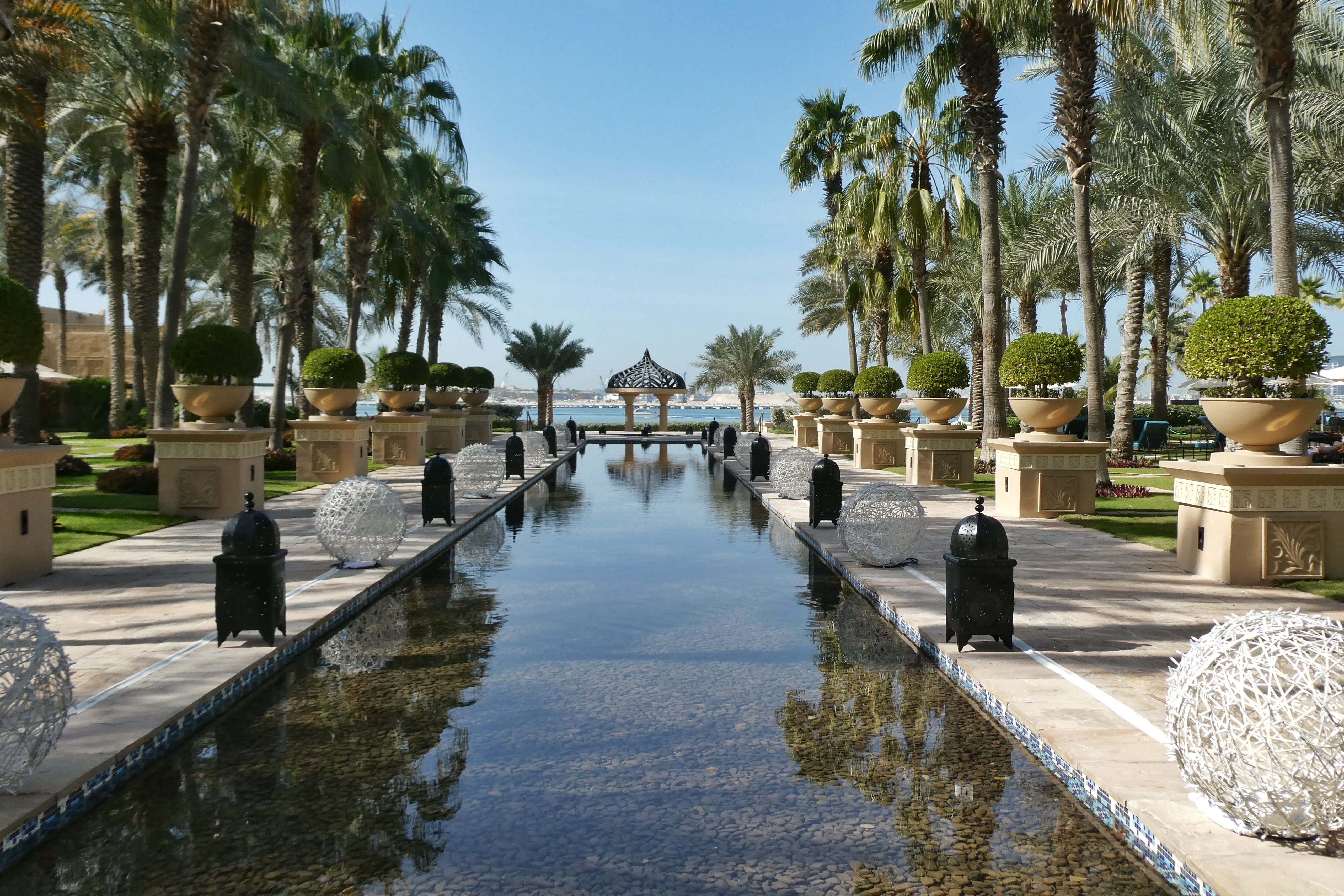 clear sky, footpath, Vacation, arecaceae, one and only royal mirage palace, resort, day, plant, Disappearing Point, built structure, architecture, the way forward, HD Wallpaper