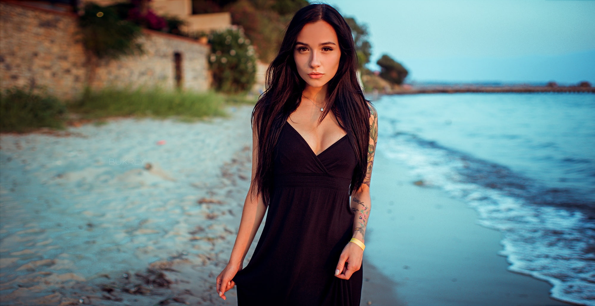 sea, fashion, lifestyles, black, portrait, young adult, outdoors, standing, beauty, three quarter length, beautiful woman, women on beach, sleeveless, women, HD Wallpaper