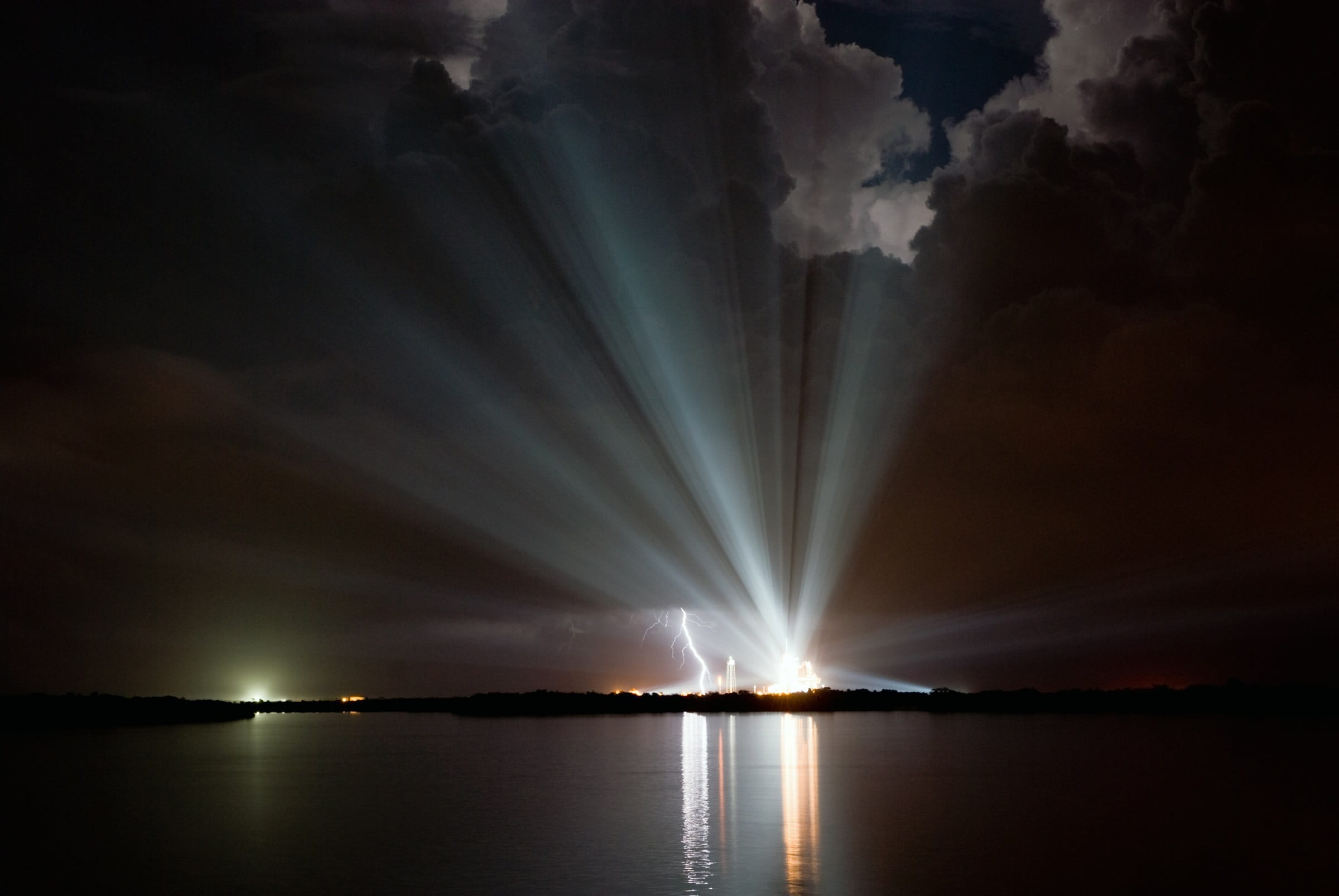 night, clouds, sea, lighting equipment, lightning, beauty in nature, reflection, sky, light beam, illuminated, dark, 1080P, nature, water, photo, cloud - sky, HD Wallpaper