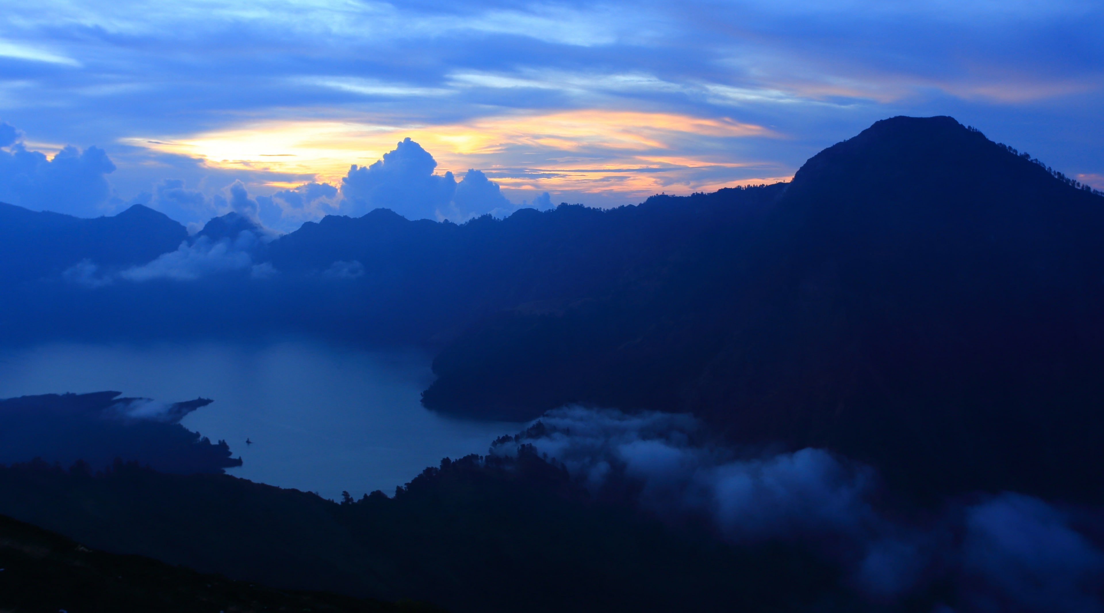 beauty in nature, Climb, landscape, tranquility, no people, lombok, mountain range, outdoors, 4K, tranquil scene, water, mountain peak, Island, scenics - nature, HD Wallpaper