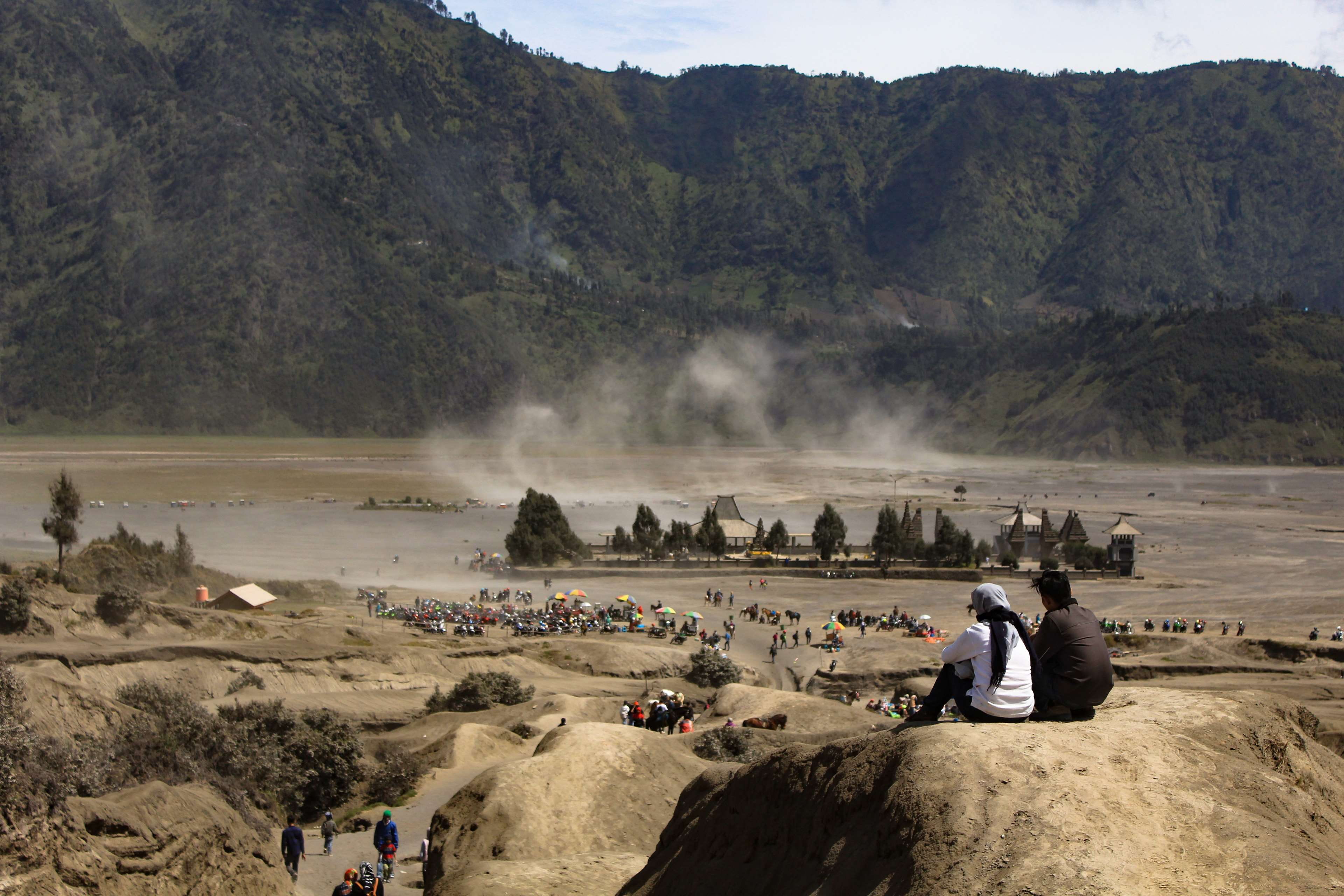 people, scenery, day, men, outdoors, natural, volcanic, clouds, hiking, volc, crater, lifestyles, attraction, physical geography, caldera, smoke, rear view, HD Wallpaper