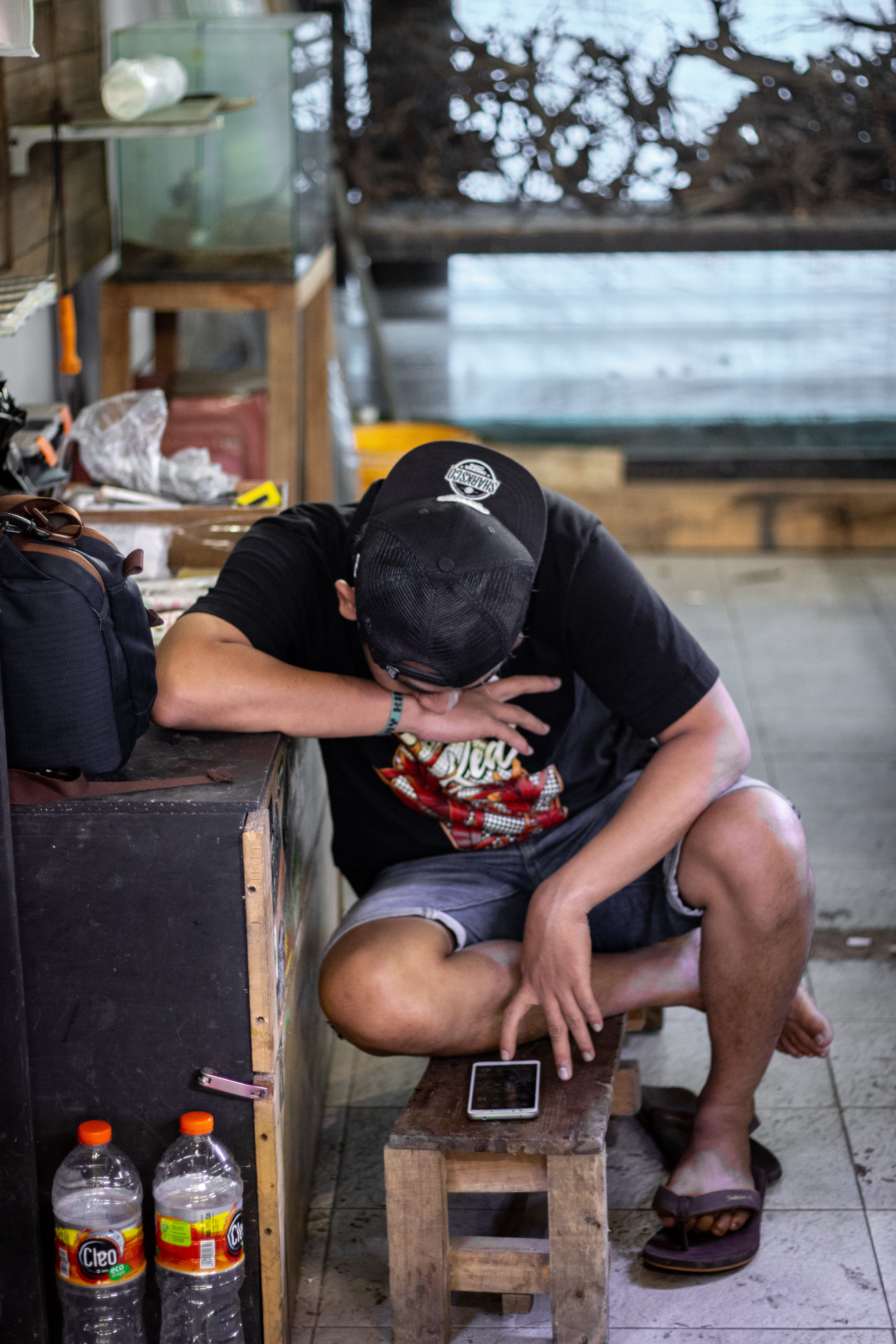 obscured face, looking, cell phone, people, cap, shoe, pasar ikan hias gunung sari, males, outdoors, phone, pants, human, gunung sari, lifestyles, men, Phone HD Wallpaper