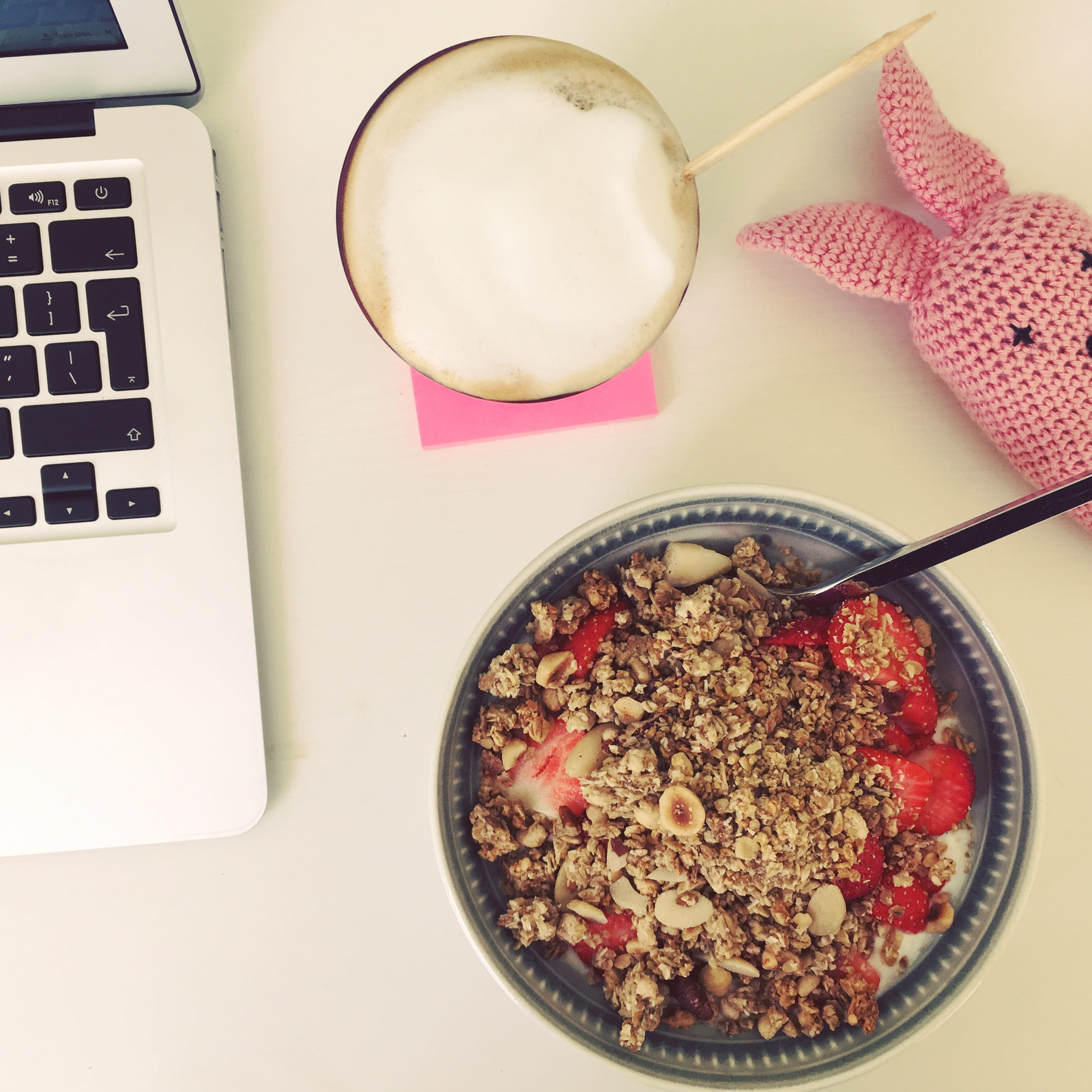 food, refreshment, indoors, high angle view, no people, bowl, eating utensil, schalkhaar, milk, drink, pink, spoon, computer, wellbeing, healthy eating, Phone HD Wallpaper