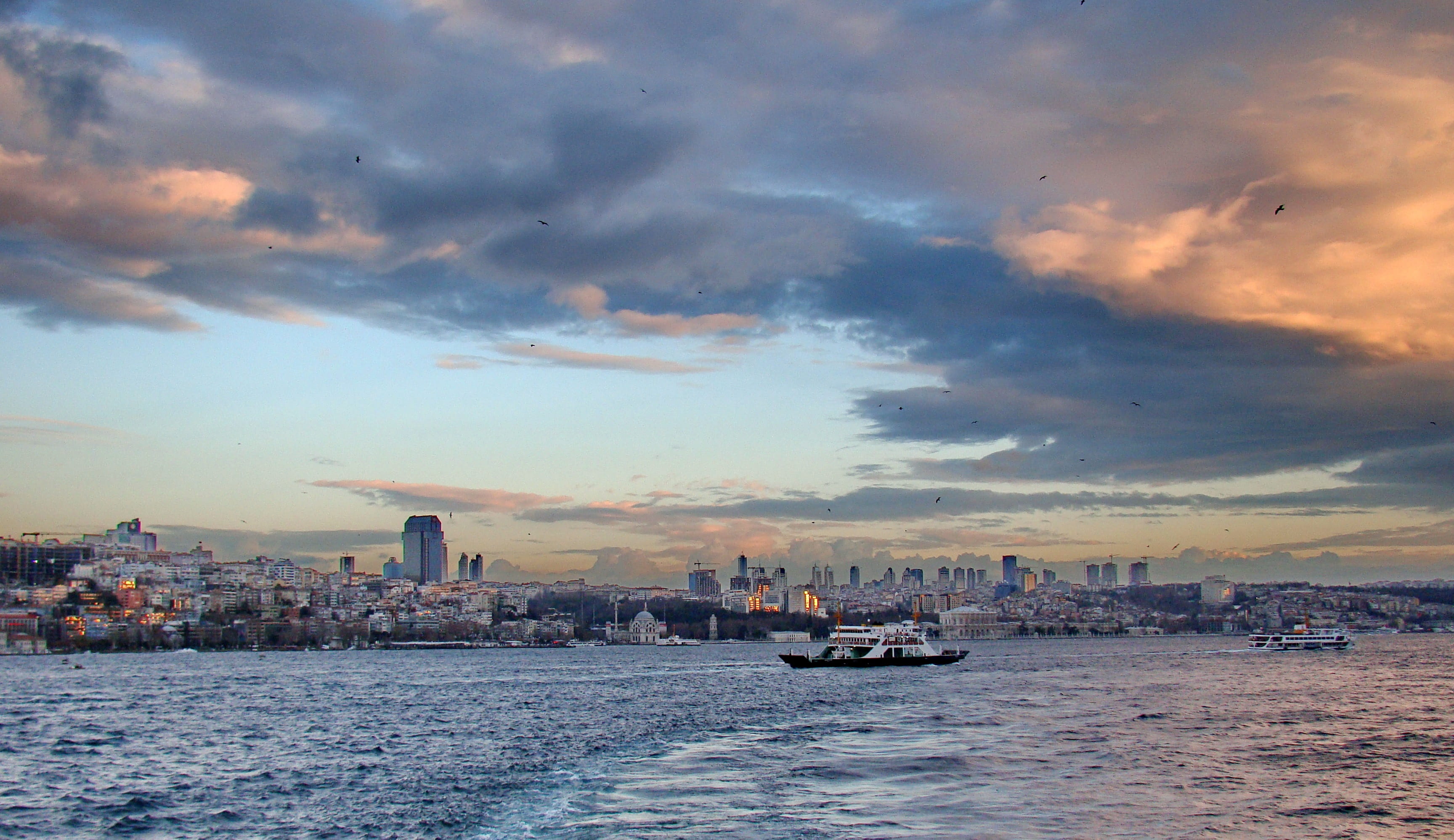 le navire, high, Bosphorus, le dé troit du bosphore, cityscape, skyscraper, city, les nuages, water, travel destinations, architecture, building exterior, HD Wallpaper