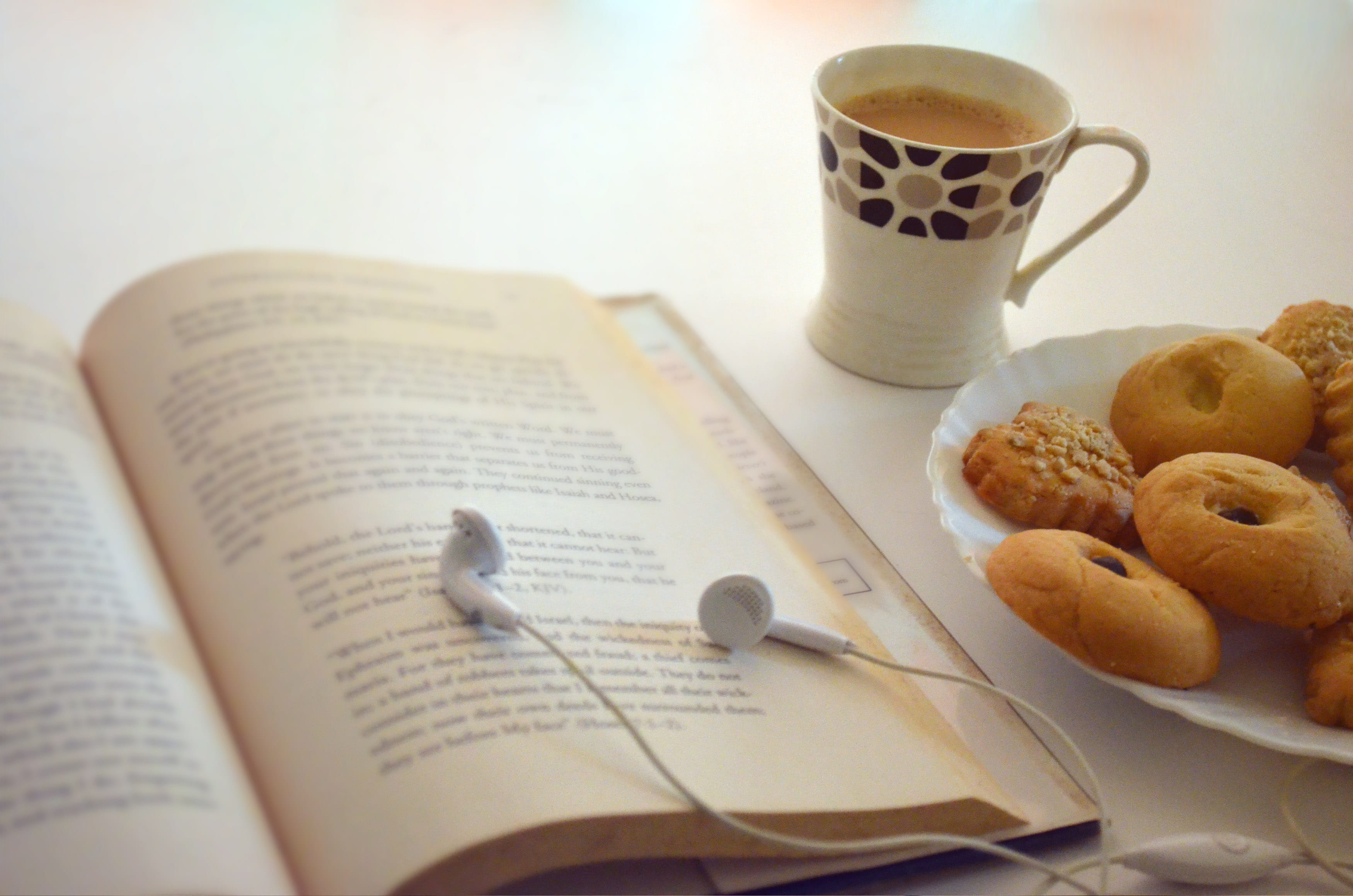 coffee - drink, book, food and drink, tea, morning, leisure, study, newspaper, education, refreshment, breakfast, sunday, coffee, 2K, publication, paper, HD Wallpaper