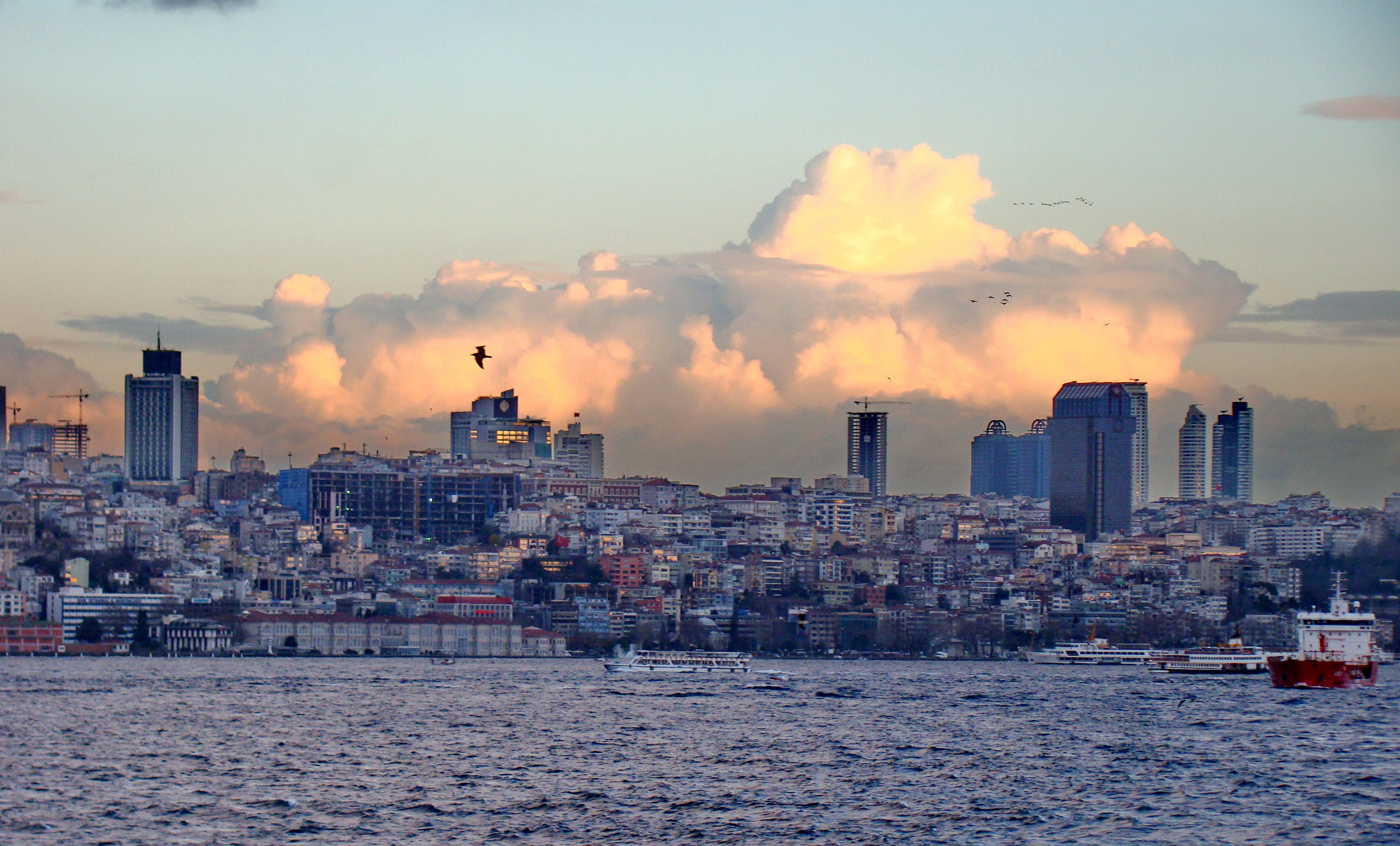 bosphorus, tall - high, canal, turkey, bateau-pilote, famous Place, ship, channel, boat, la mer noire, blue mosque, pont, clouds, office building exterior, HD Wallpaper
