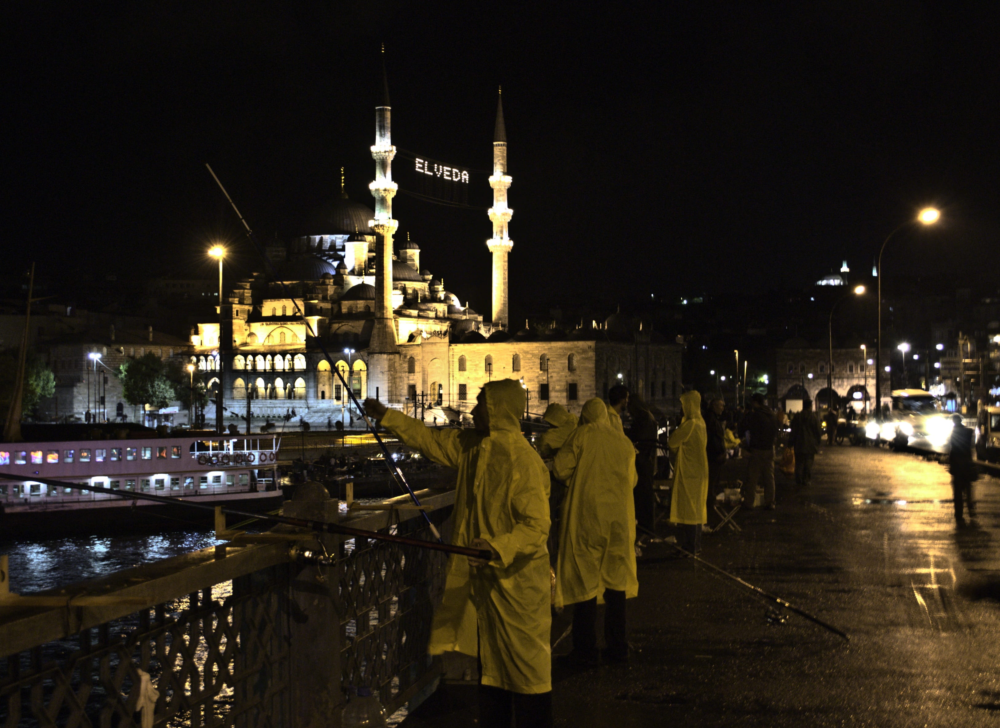 rear view, famous Place, real people, travel, catch, cityscape, Fisherman, outdoors, nautical vessel, adult, asia, people, yeni Cami Mosque, Bridge, Istanbul, HD Wallpaper