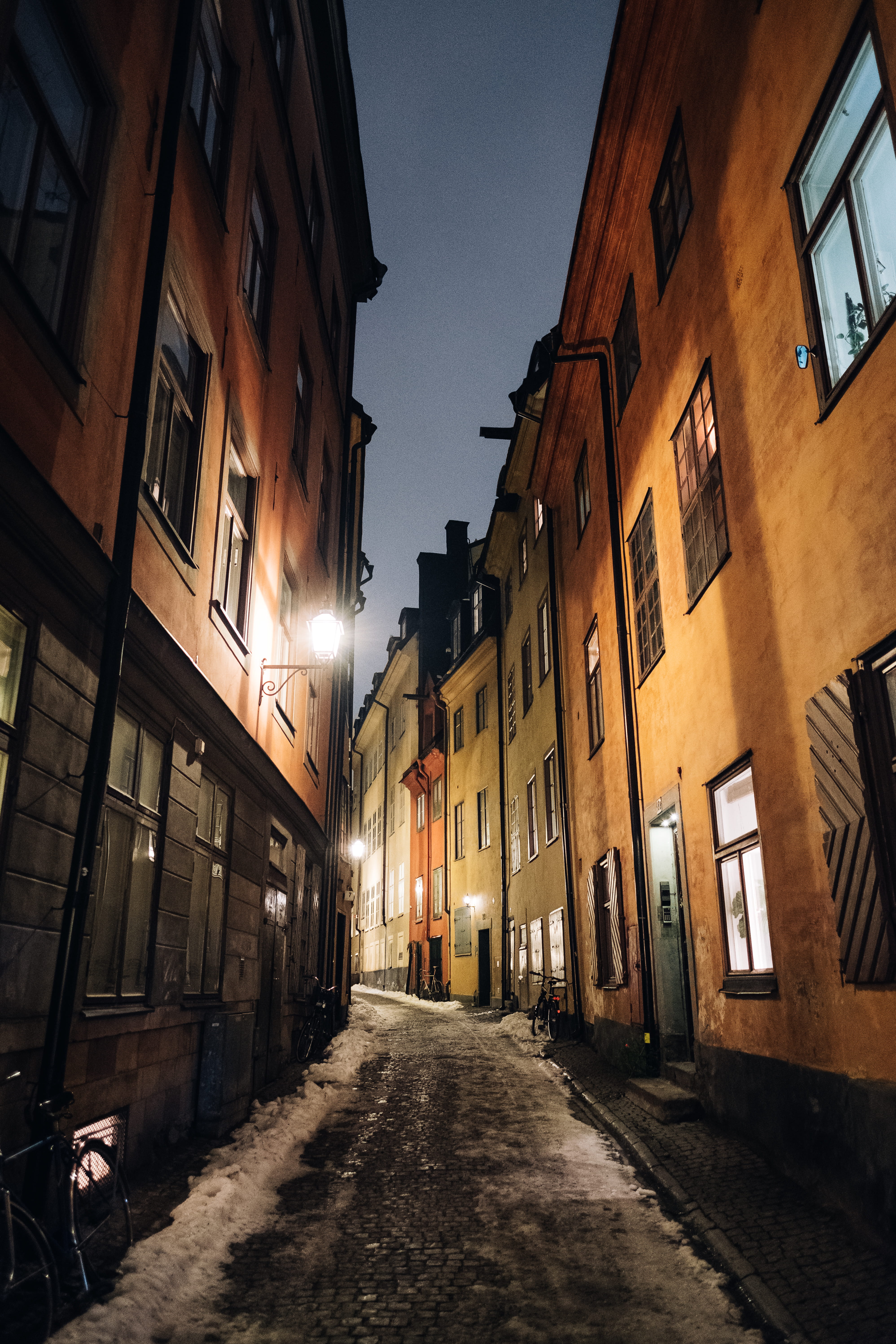 nature, night, built structure, window, direction, old, winter, lighting equipment, alley, long, the way forward, 5K, city, outdoors, street, fujifilm, Phone HD Wallpaper
