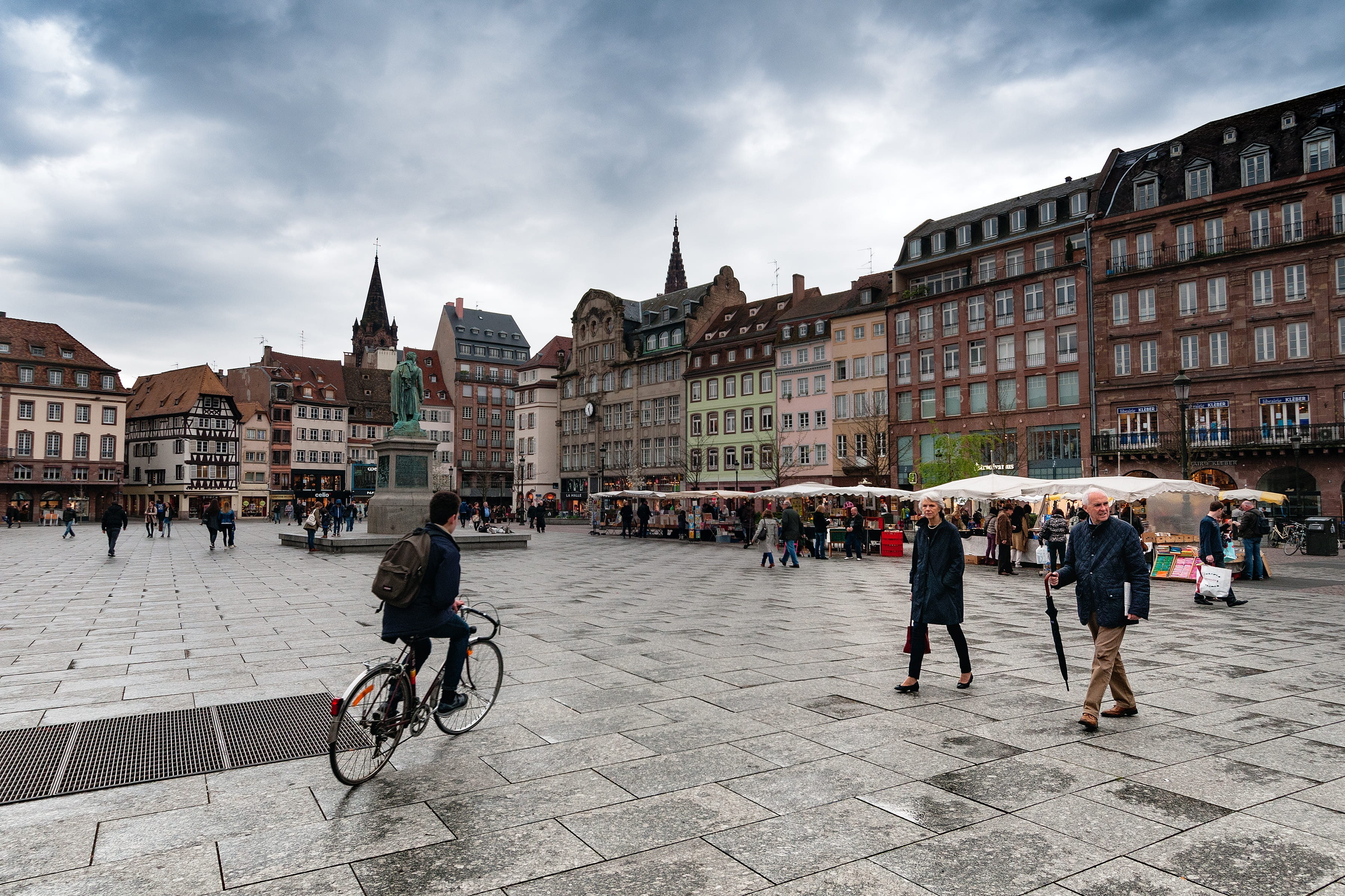 old town, standing, cloud - sky, beside, sky, tourist, walking, bicycle, men, city, mode of transportation, england, cityscape, street, real people, transportation, HD Wallpaper