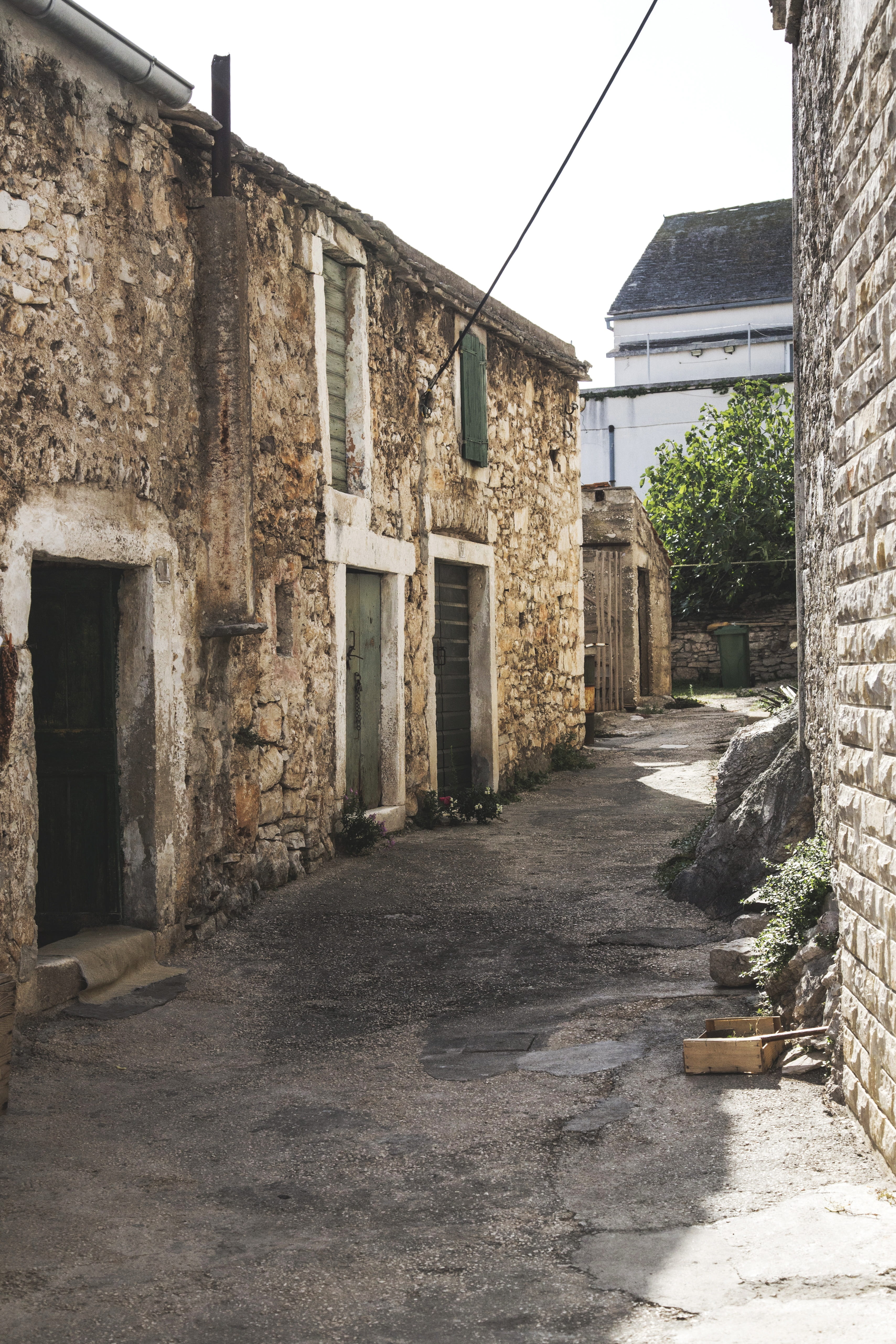travel, historical, urban, stone, 5K, house, tourism, direction, vintage, city street, architecture, city, footpath, downtown, street, europe, building, Phone HD Wallpaper