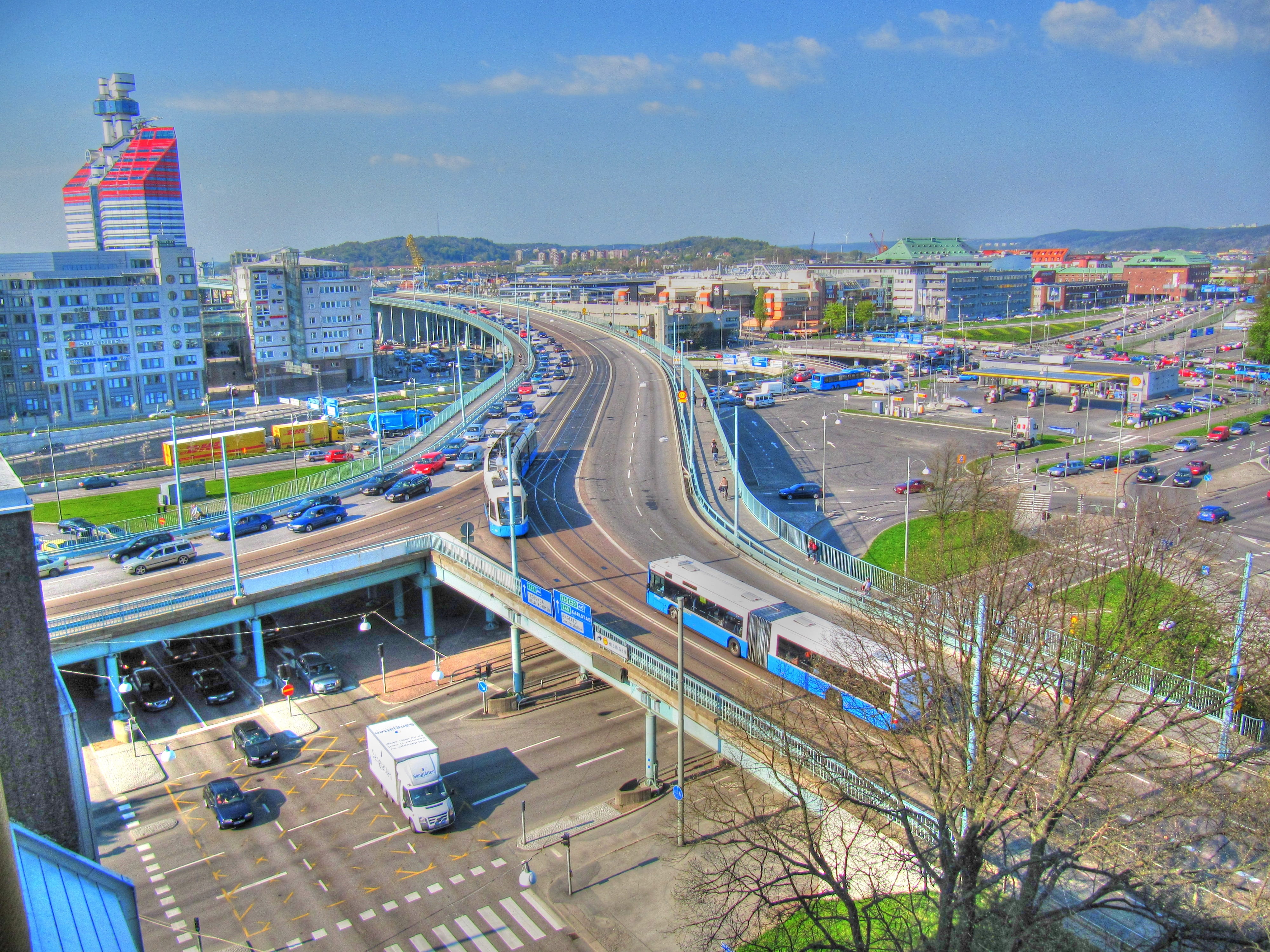 elevated road, car, clouds, view, skyscraper, highways, outside, 4K, architecture, road, highway, urban, mode of transportation, bridge, traffic, sky, HD Wallpaper