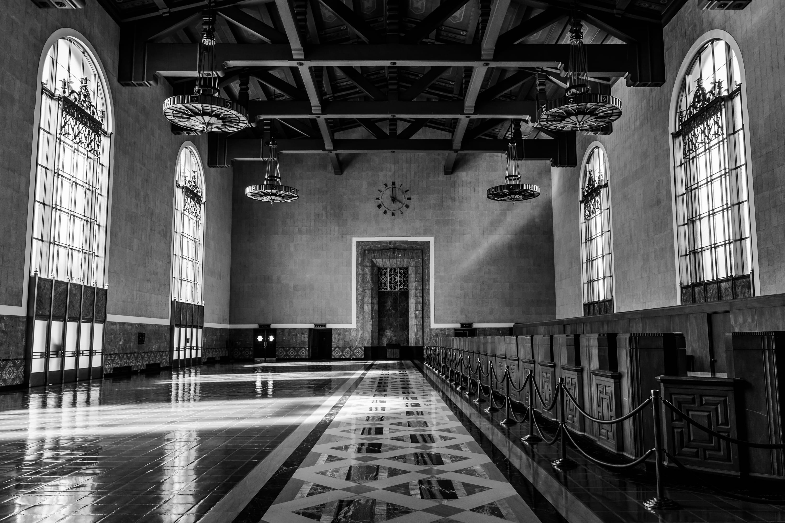 2K, flooring, black and white, design, indoors, transport, chair, united states, arch, train, built structure, absence, los angeles, railing, grey, furniture, HD Wallpaper