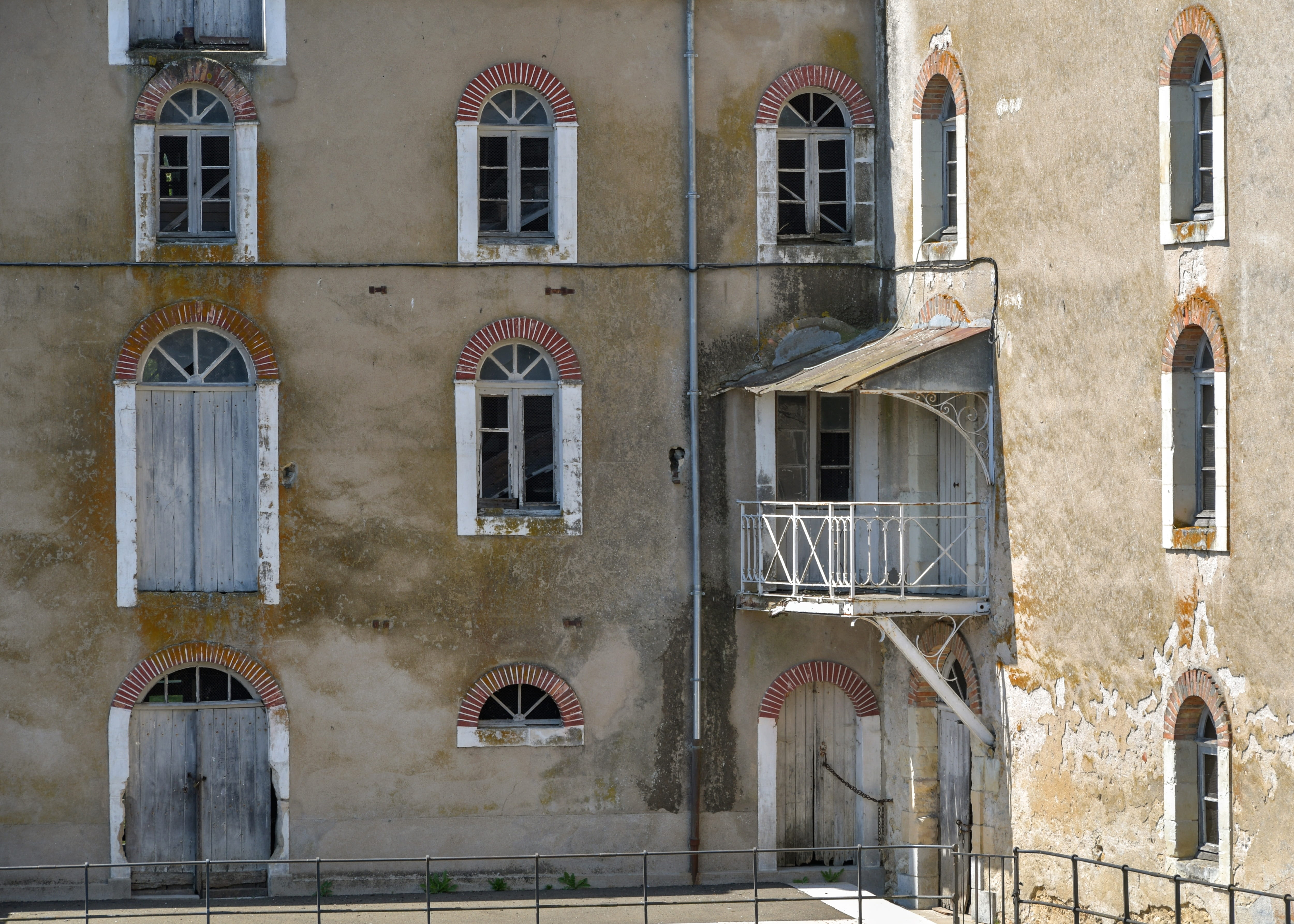 history, nature, facade, building, arch, the past, 4K, low angle view, no people, entrance, house, former, roughcast, built structure, day, building exterior, HD Wallpaper