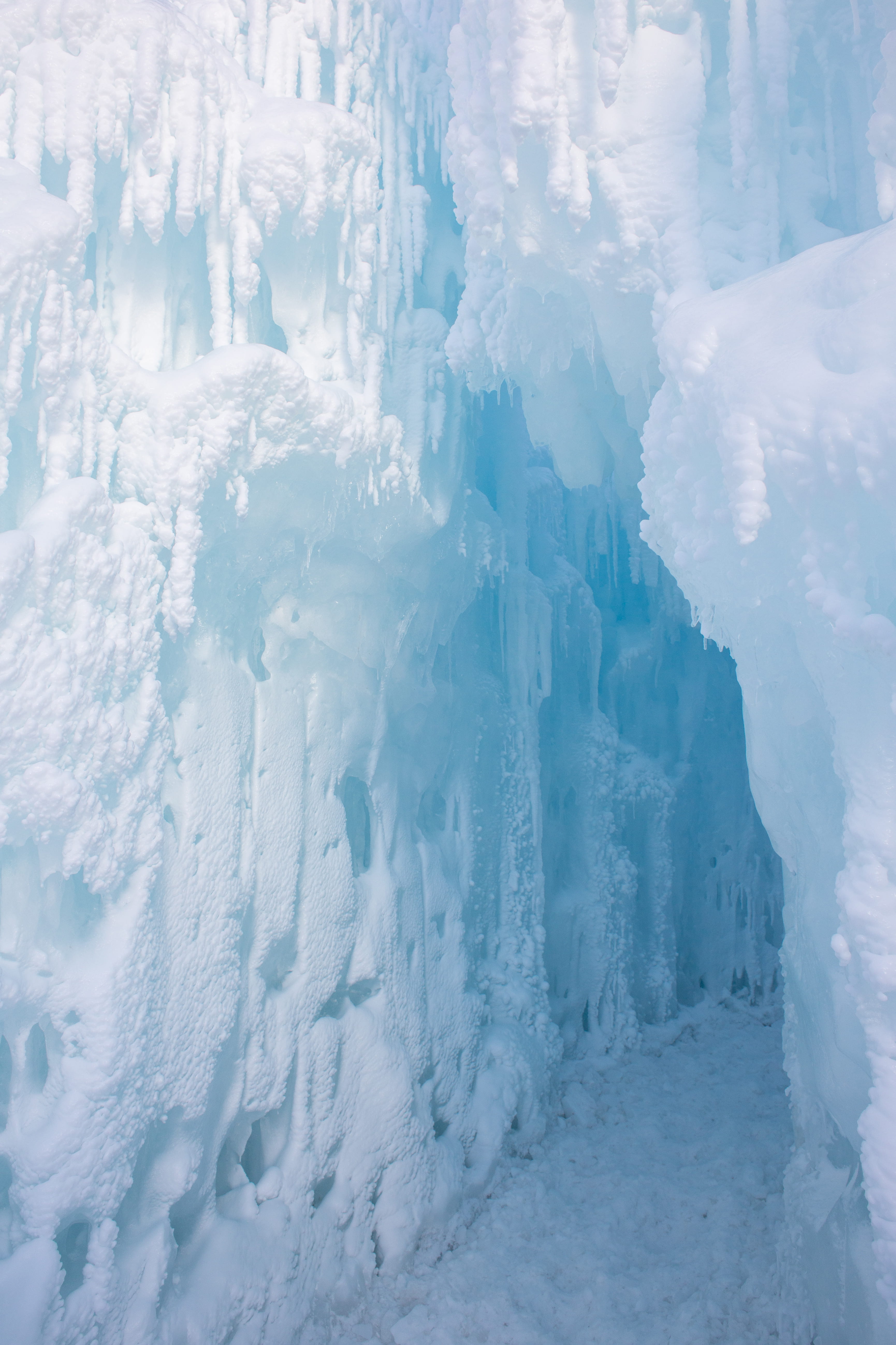 ice castle, scenics - nature, painting, 5K, sport, ice, ice path, no people, beauty in nature, white color, tranquility, frozen, art, full frame, walls, Phone HD Wallpaper