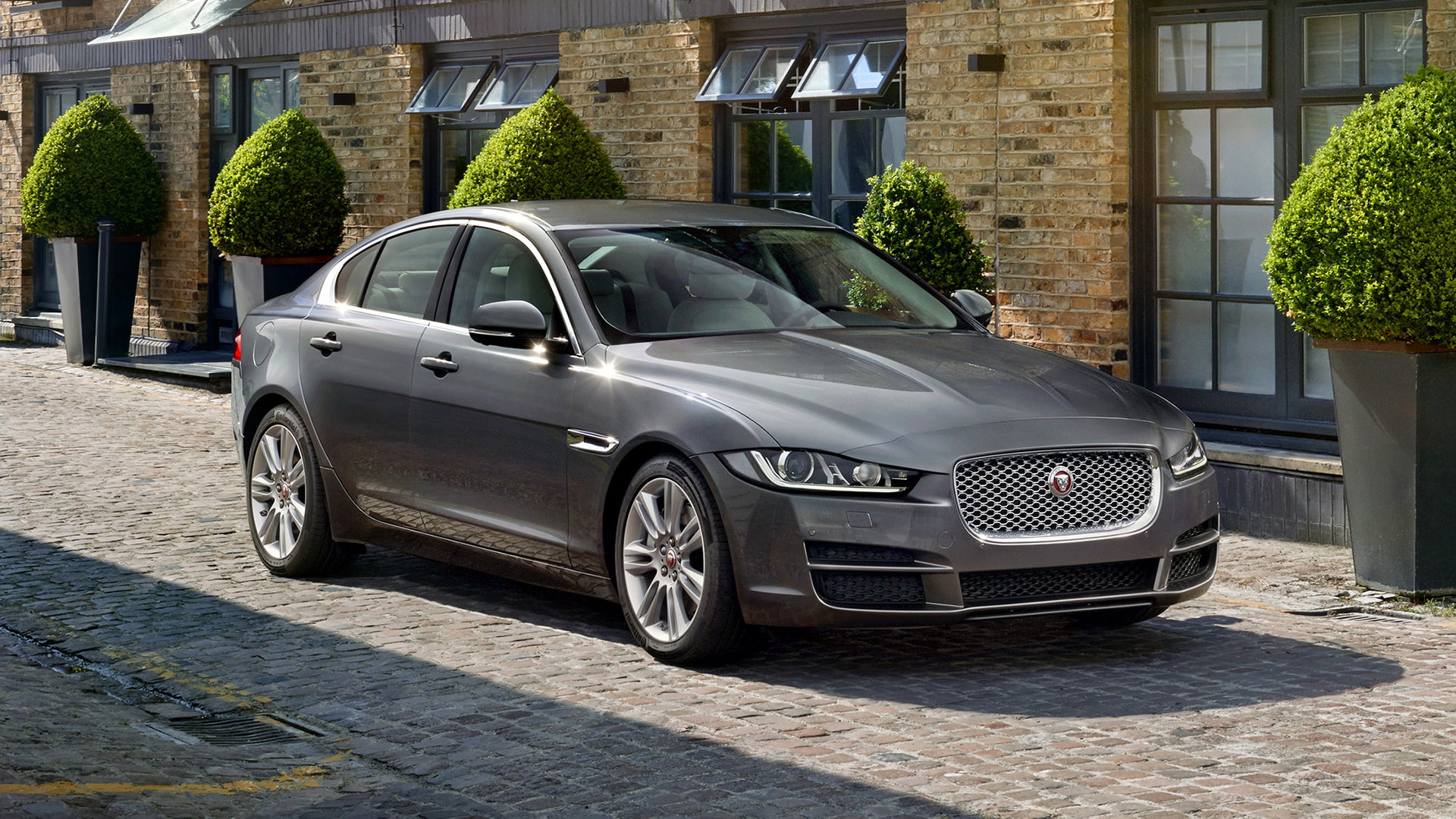 jaguar xe, grey, car, sedan, house, 1080P, 2015, jaguar, xe, HD Wallpaper