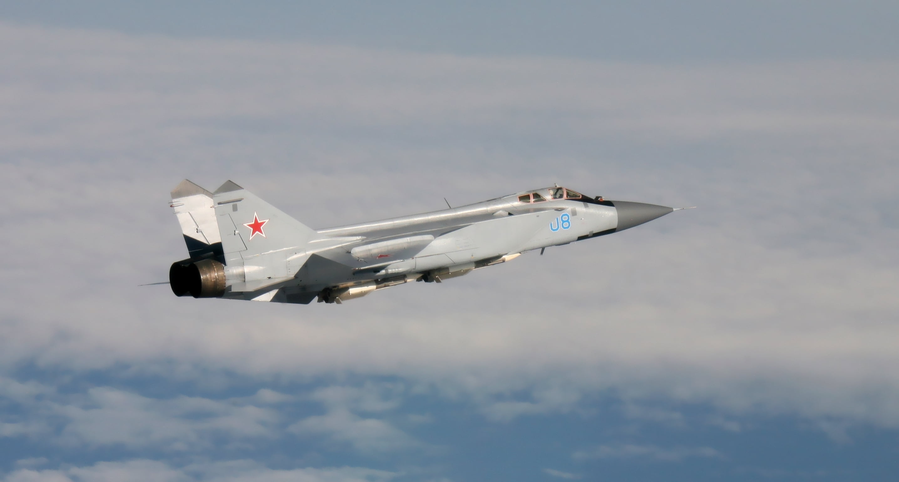 sky, airplane, Mikoyan and Gurevich, weapons, The MiG-31, Fighter, military airplane, the sky, aircraft, cloud - sky, low angle view, interceptor, on the move, HD Wallpaper