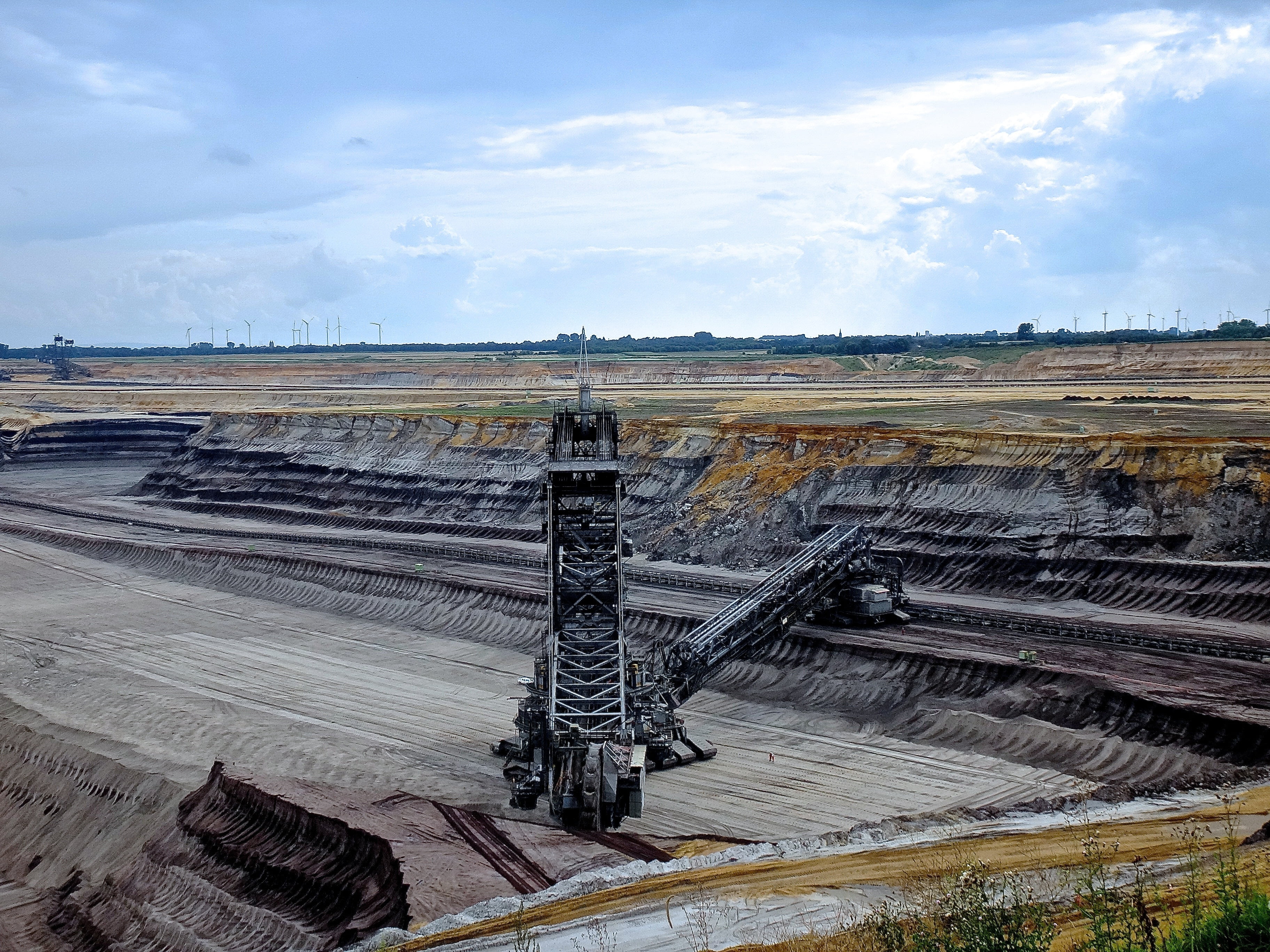 architecture, destruction, built structure, machinery, 2K, quarry, sky, metal industry, excavators, landscape, industry, outdoors, sunlight, non-urban scene, HD Wallpaper