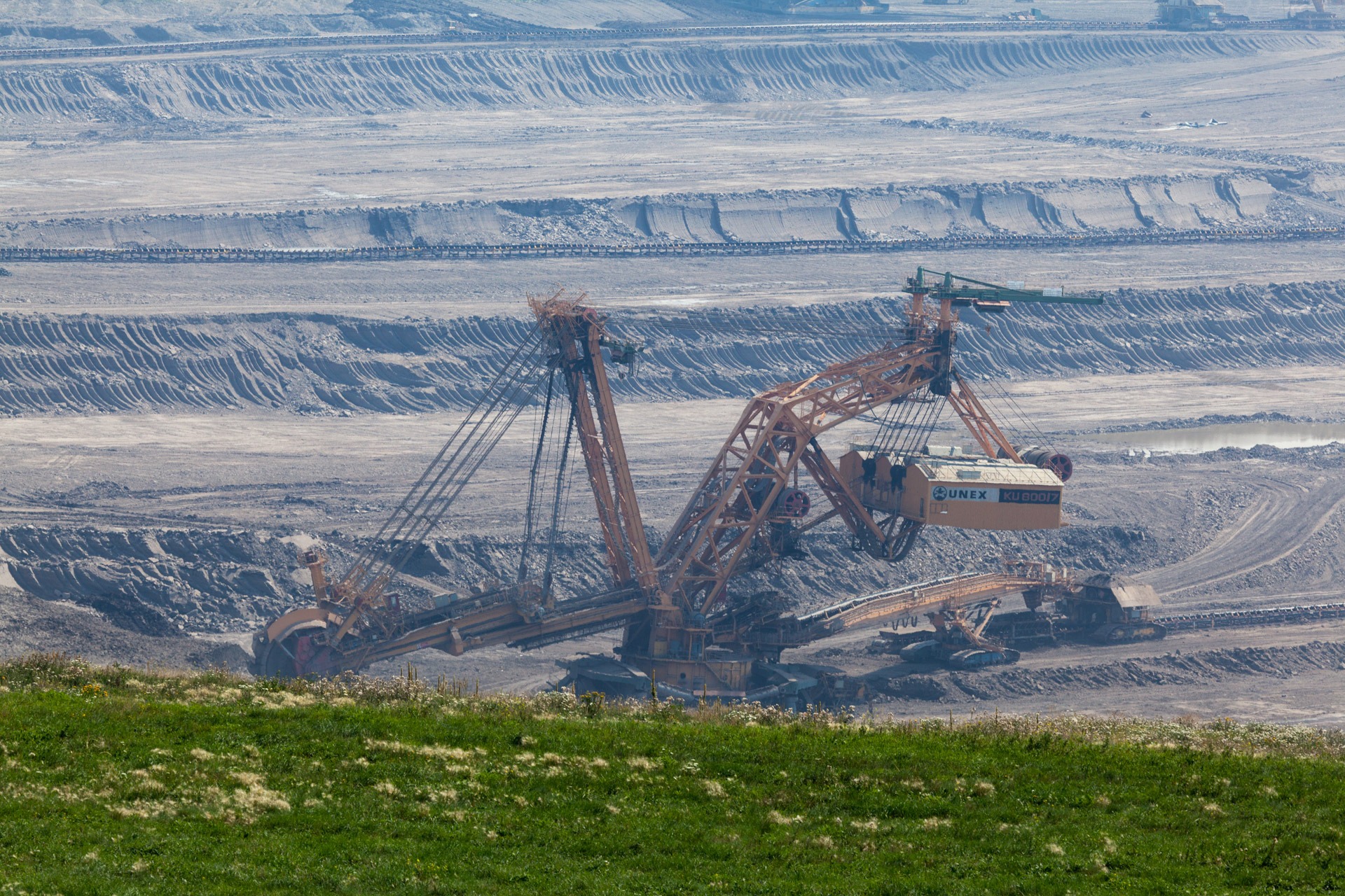 bucket wheel excavator, quarry, opencast, industrial equipment, big, steel, conveyor belt, site, vehicle, landscape, construction industry, equipment, machine, HD Wallpaper