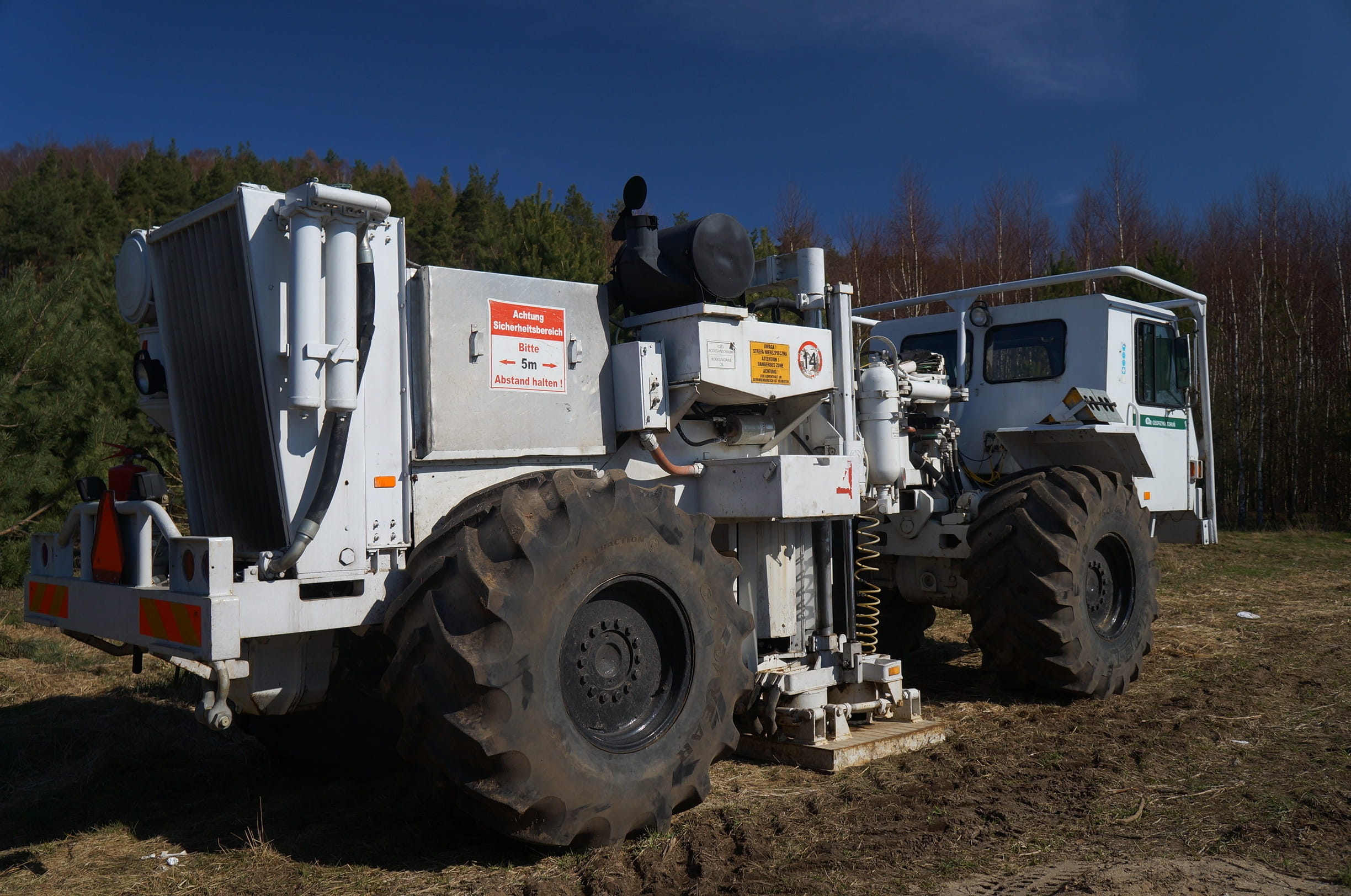 agricultural equipment, Seismic Survey, one person, mud, mode of transportation, Vibroseis, transportation, 1080P, working, plant, natural gas, landscape, HD Wallpaper