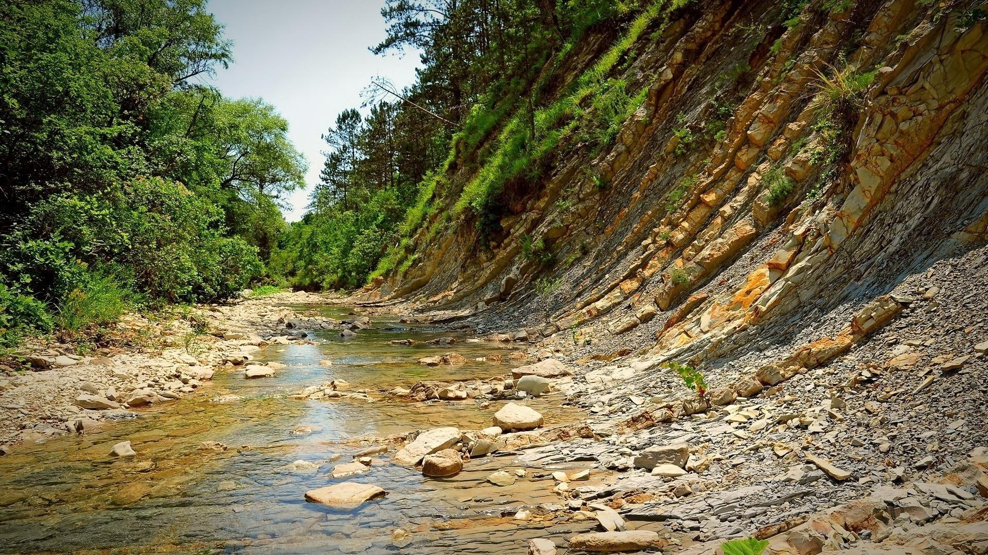 1080P, cliff, river, trees, leaf, rocks, eroding, nature and landscapes, green, mountain, HD Wallpaper