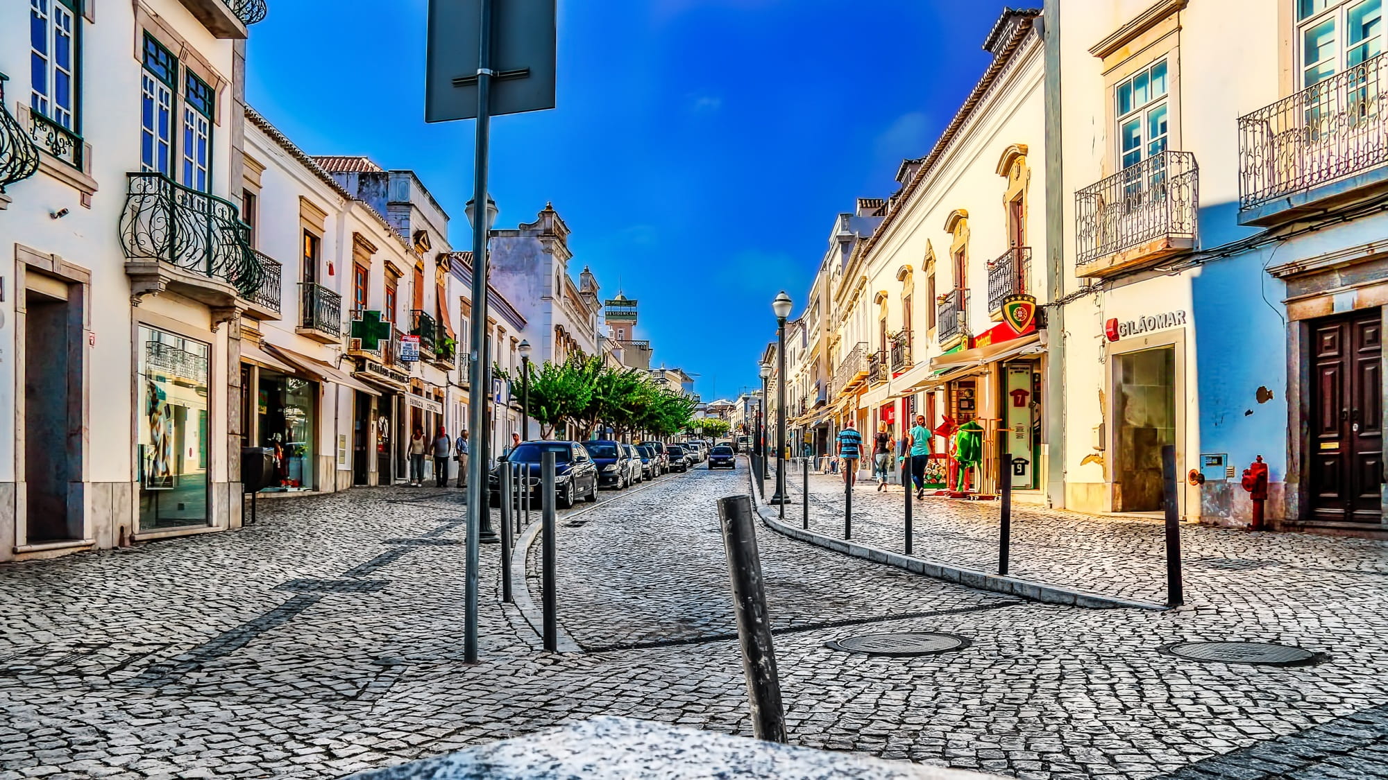 day, city, diminishing perspective, buildings, daytime, incidental people, 1080P, road, tavira, built structure, city street, white, sky, building exterior, HD Wallpaper