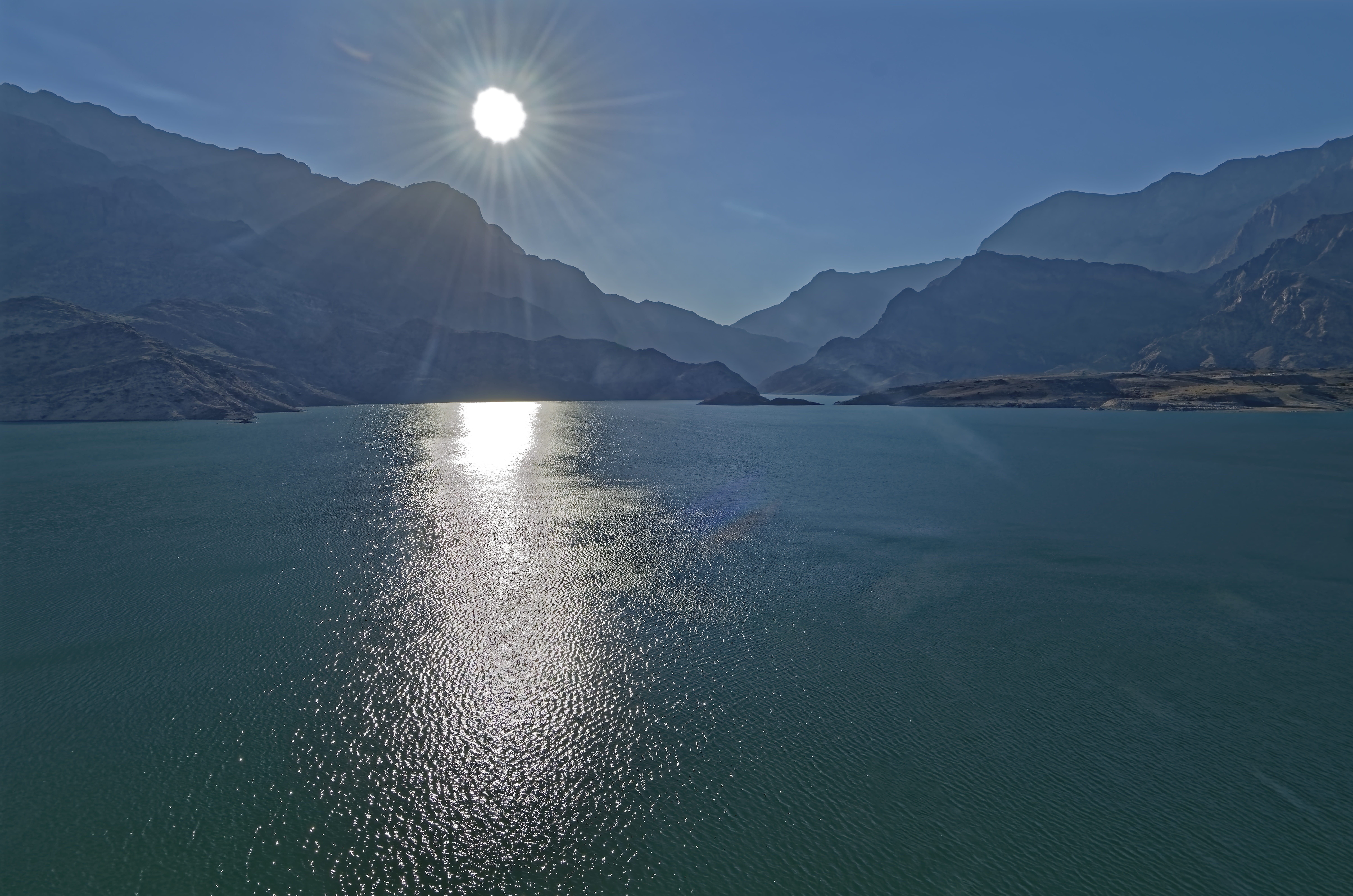 reservoir, tranquil scene, mountains, nature, oman, reflection, sun, waterfront, lake, beauty in nature, sunlight, mountain, no people, tranquility, landscape, HD Wallpaper