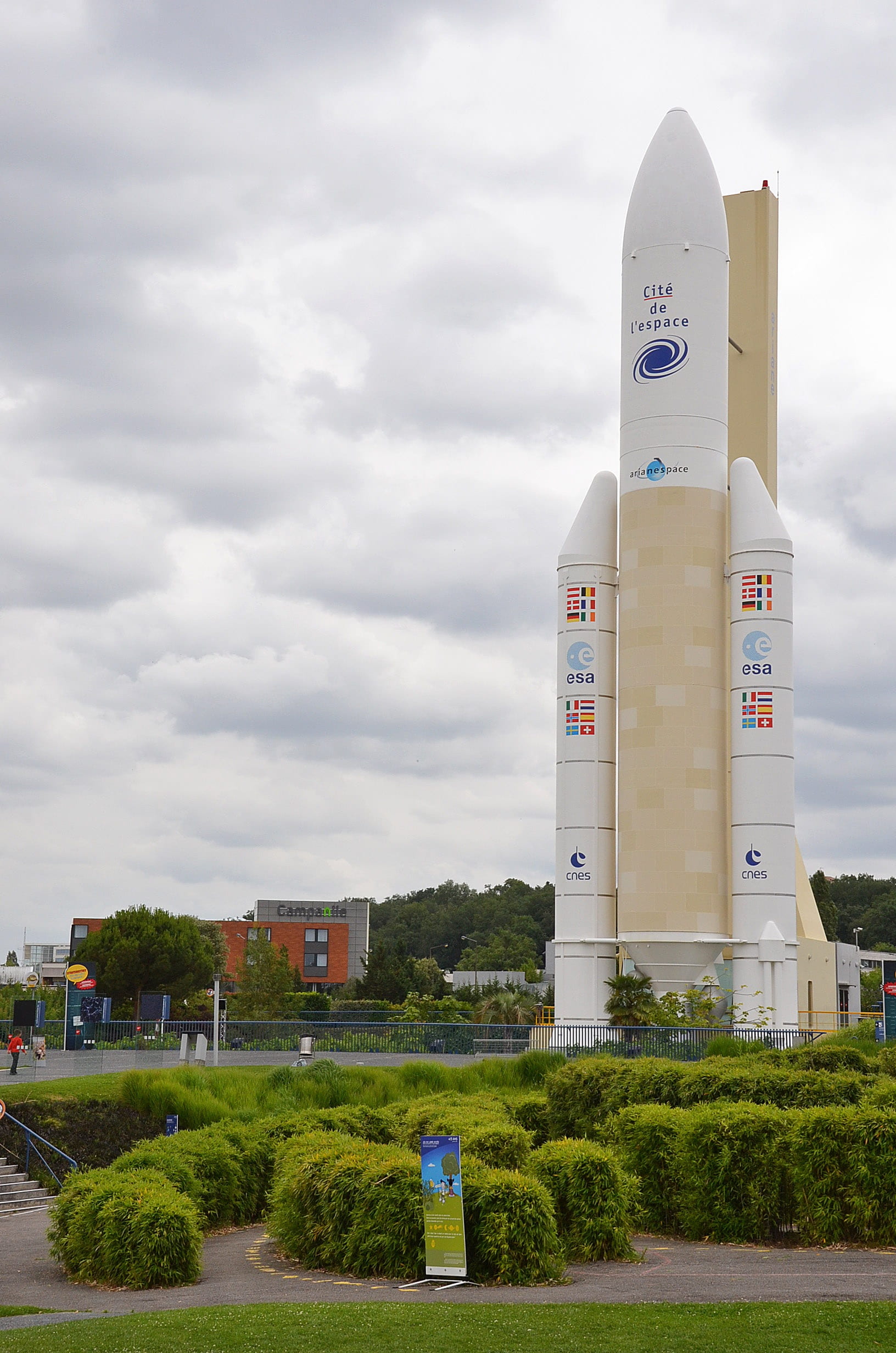 city, day, sky, green color, direction, esa, nature, park - man made space, ariane rocket, building exterior, toulouse, space, grass, building, tall - high, Phone HD Wallpaper