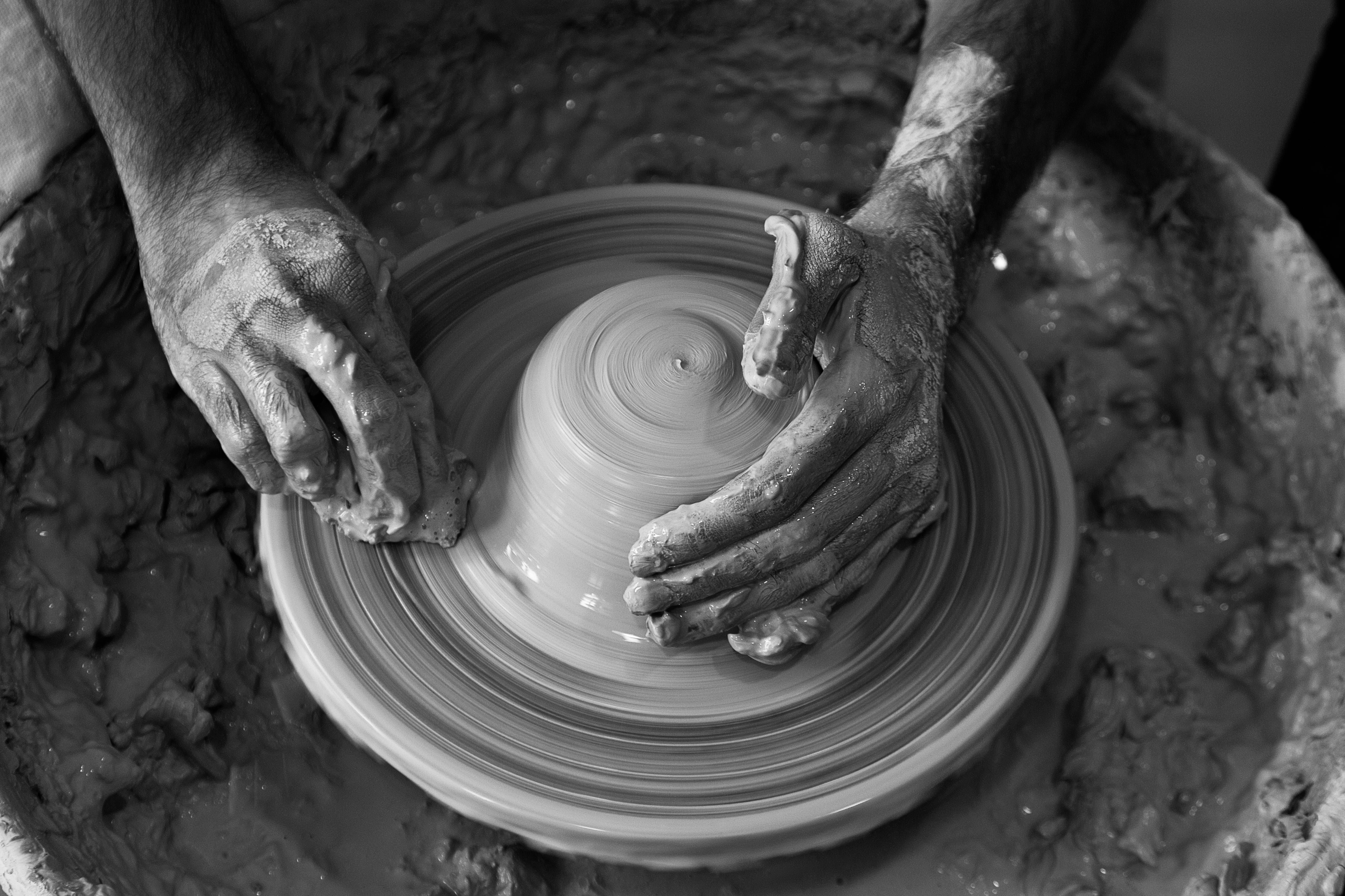 occupation, alfonso rot, making, indoors, barro, dish, 5K, artesano, dirt, pot, meal, taller de alfarería, one person, artesanía, alfarero, alfarería, HD Wallpaper