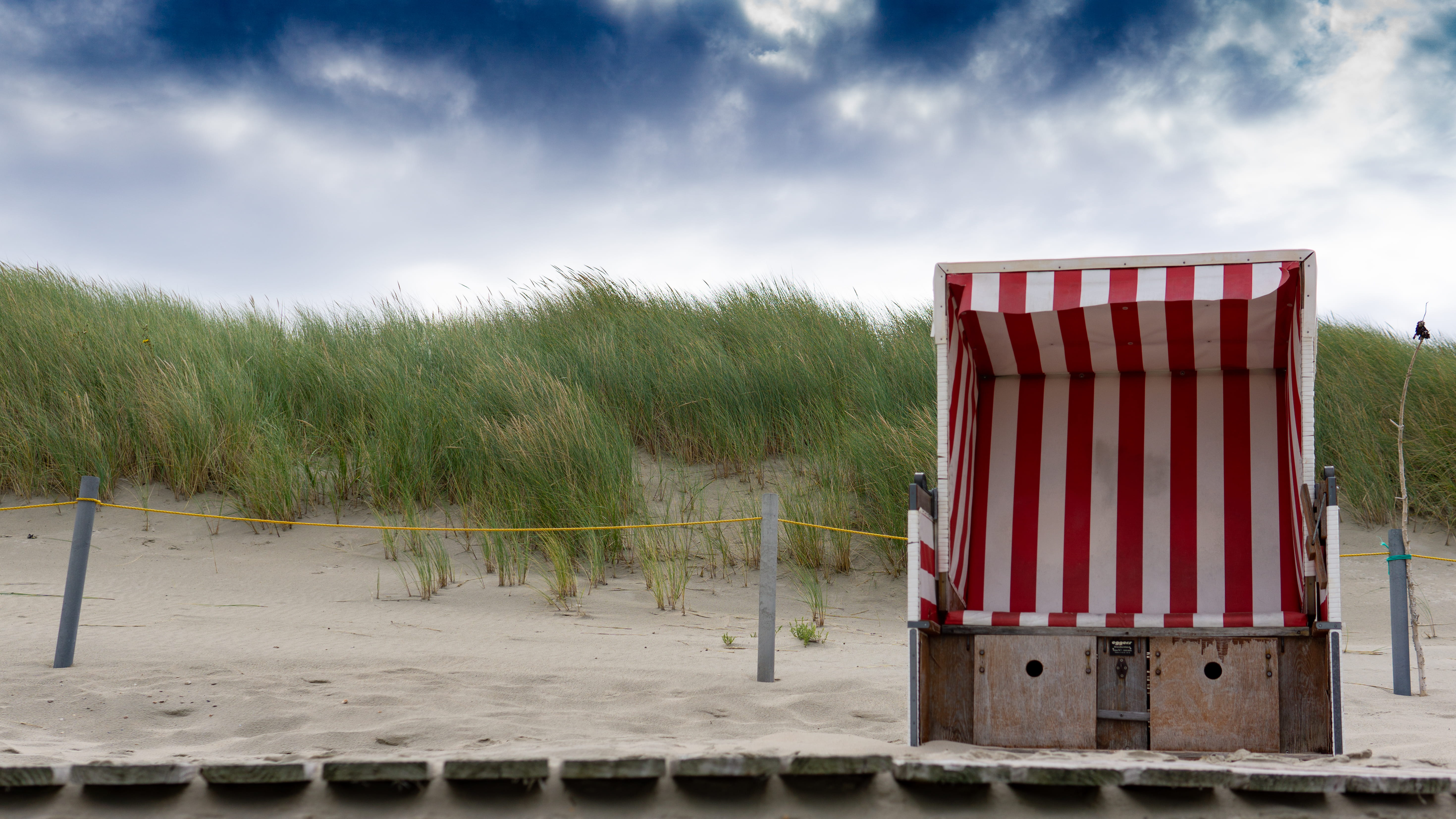 summer, sky, rot weiß, sommer, no people, grass, baltrum, streifen, island, outdoors, strandkorb, germany, ostfriesland, cloud - sky, built structure, wind, HD Wallpaper