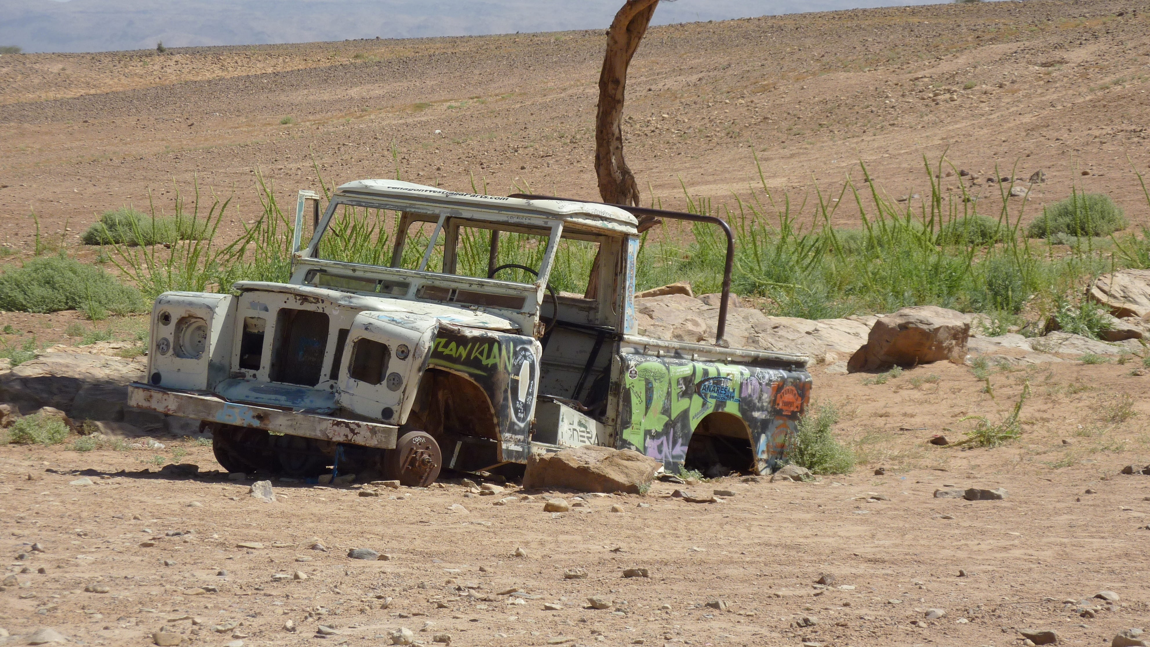 climate, scrap, rover, land, daytime, car accident, land vehicle, old jeep, old, car, rusty, vehicle, outdoors, motor vehicle, driving, mode of transportation, HD Wallpaper